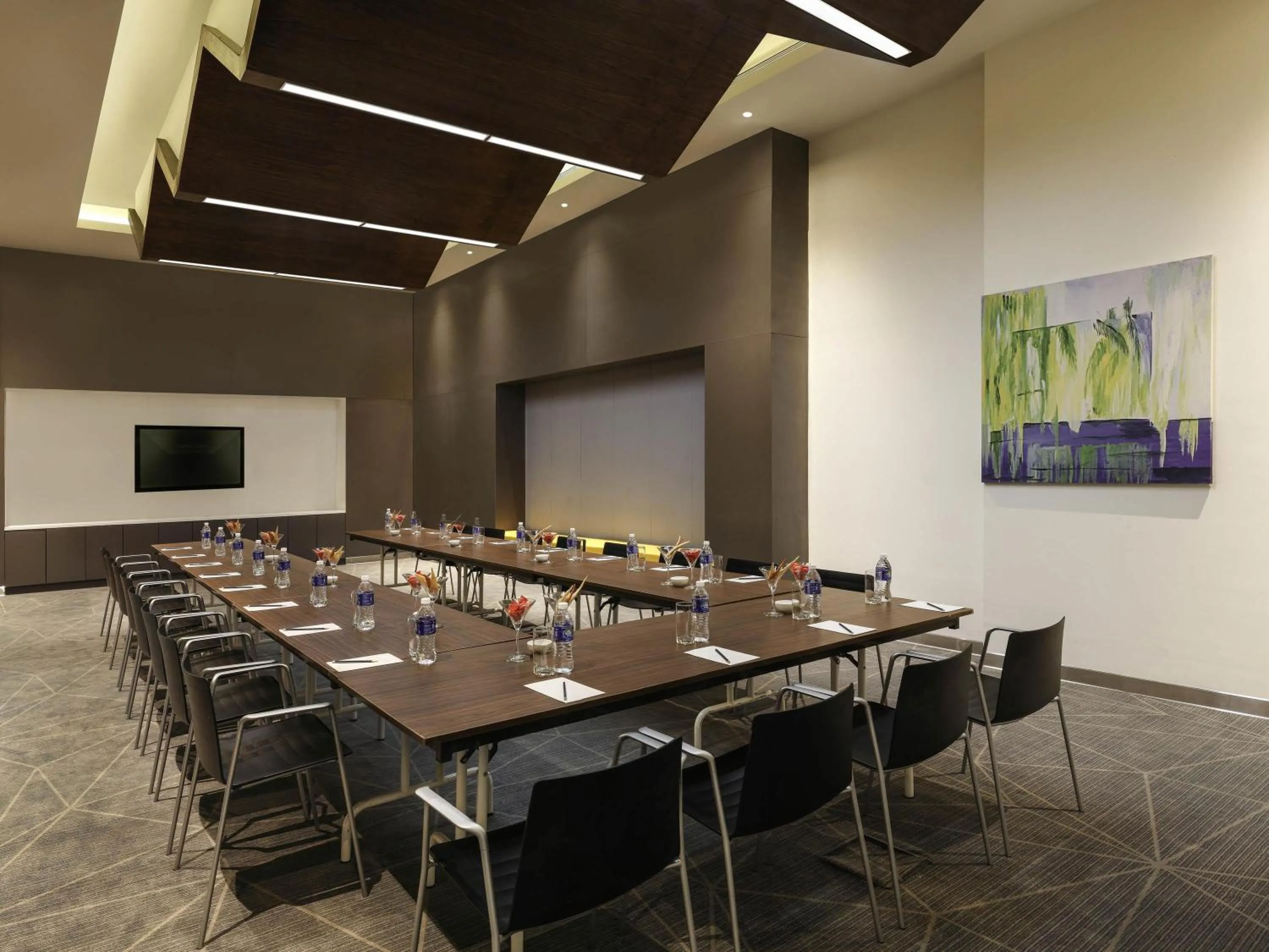 Meeting/conference room in ibis Kochi City Centre - An Accor Brand