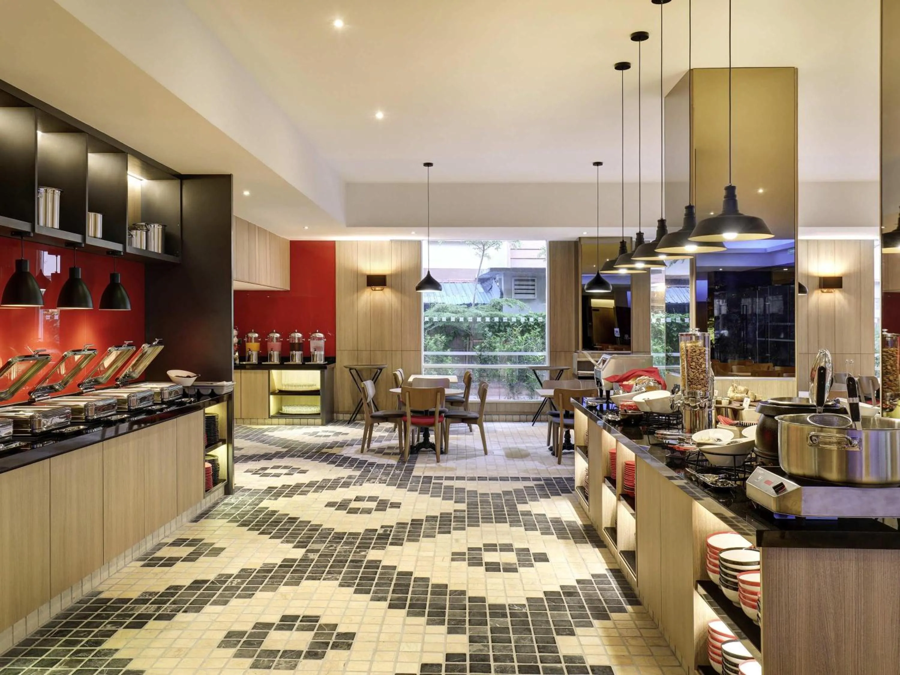 Restaurant/places to eat in Ibis Melaka