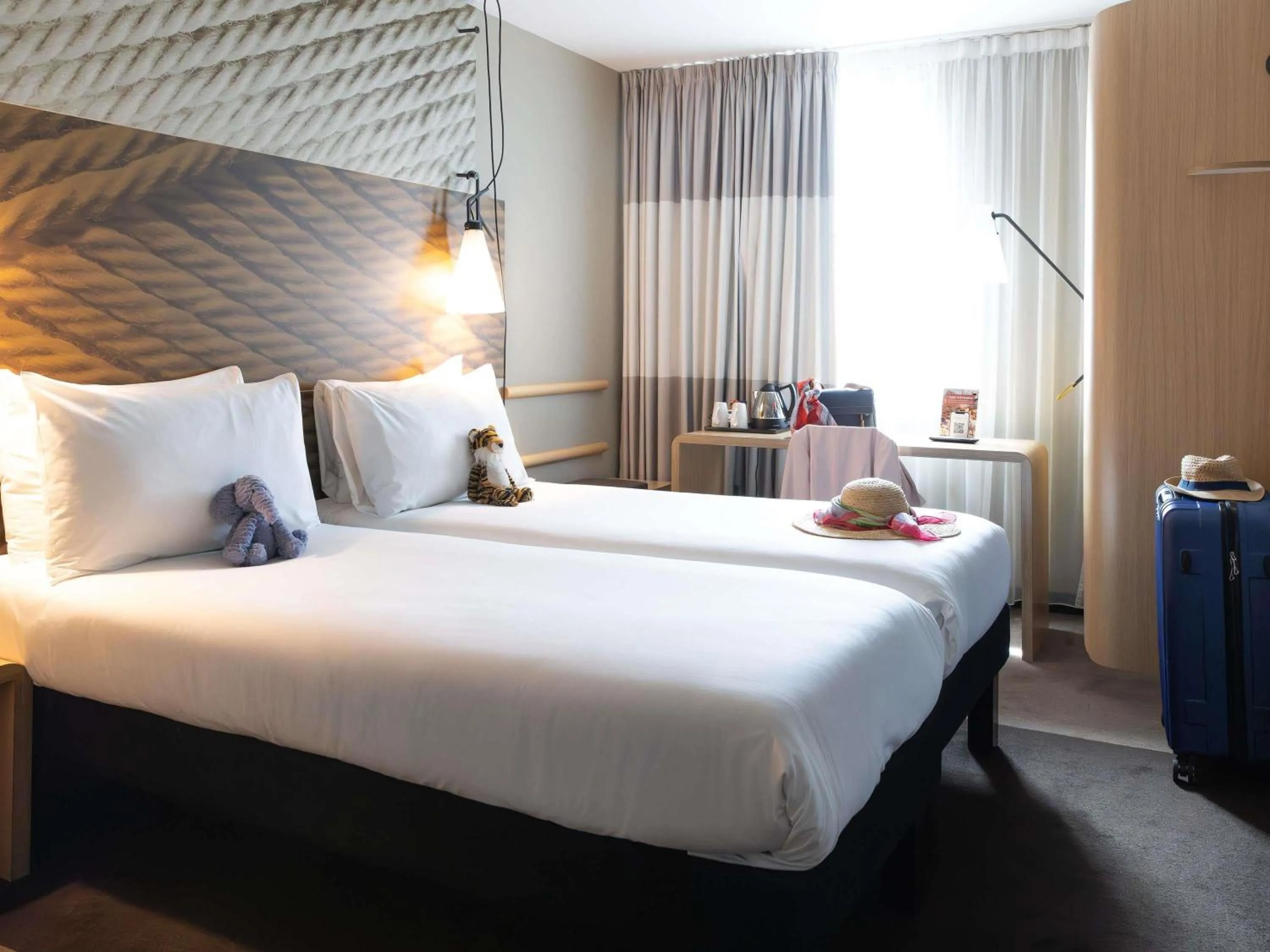 Bedroom, Bed in ibis Cambridge Central Station