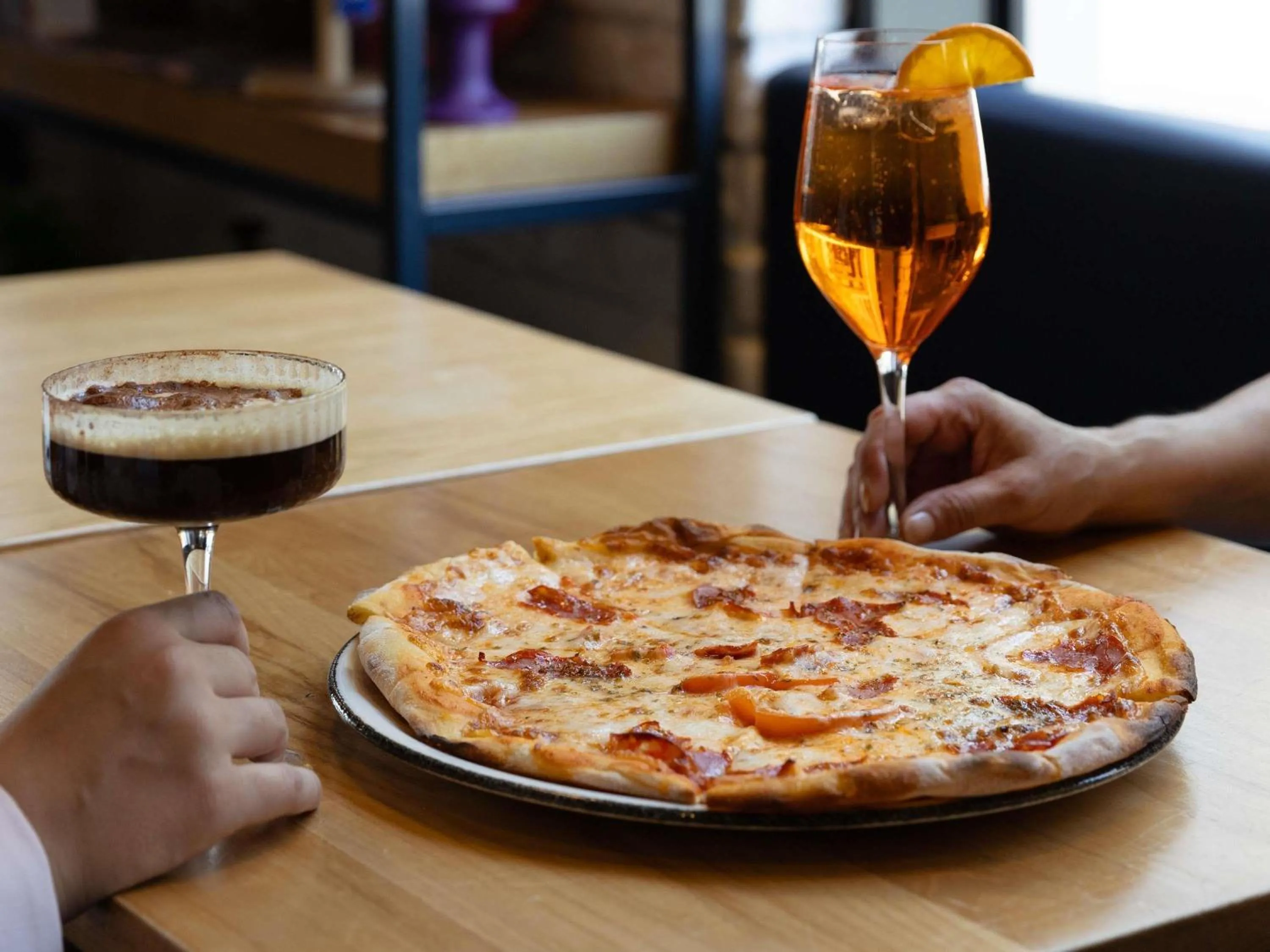 Lounge or bar in ibis Cambridge Central Station