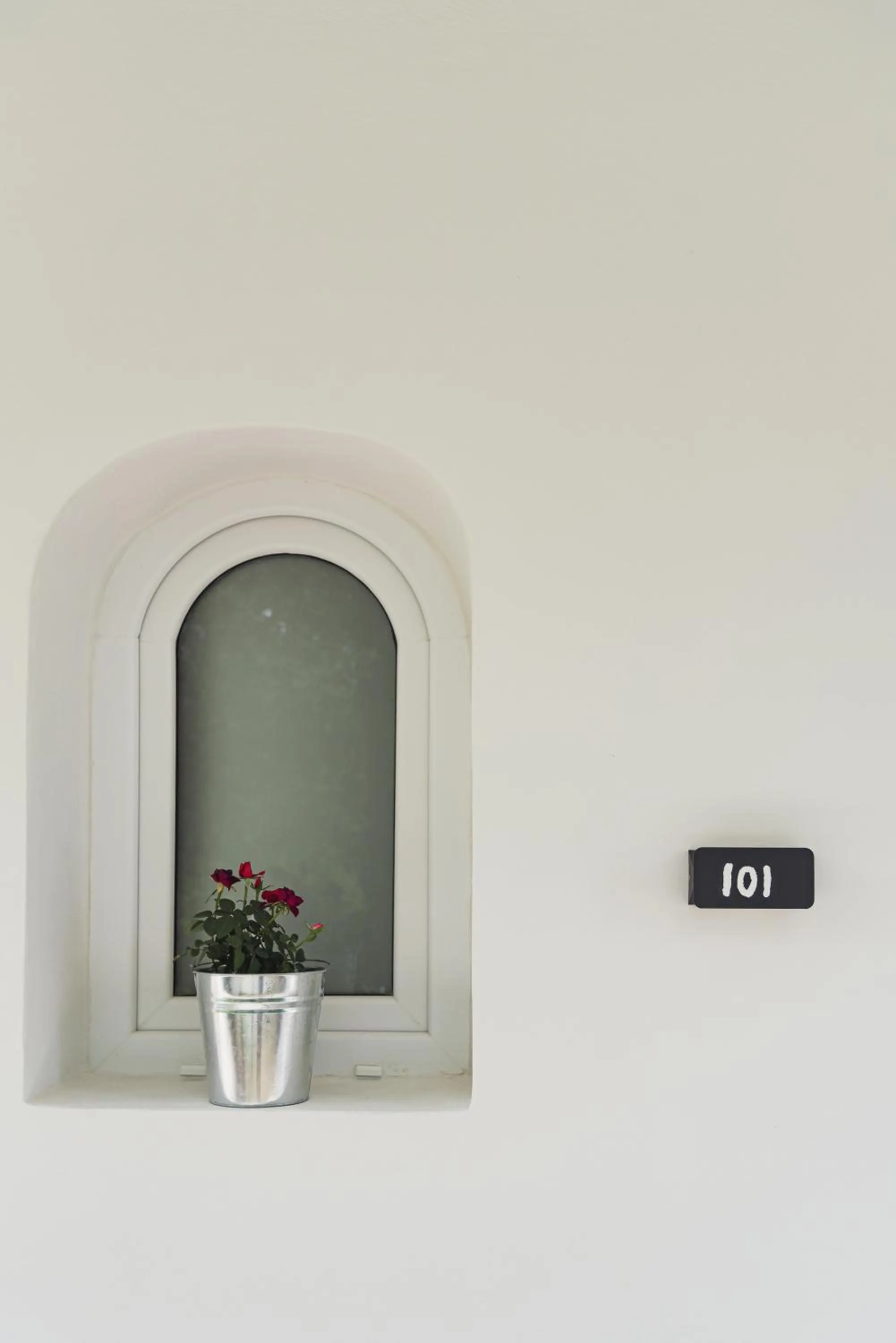 Photo of the whole room in Three Seasons