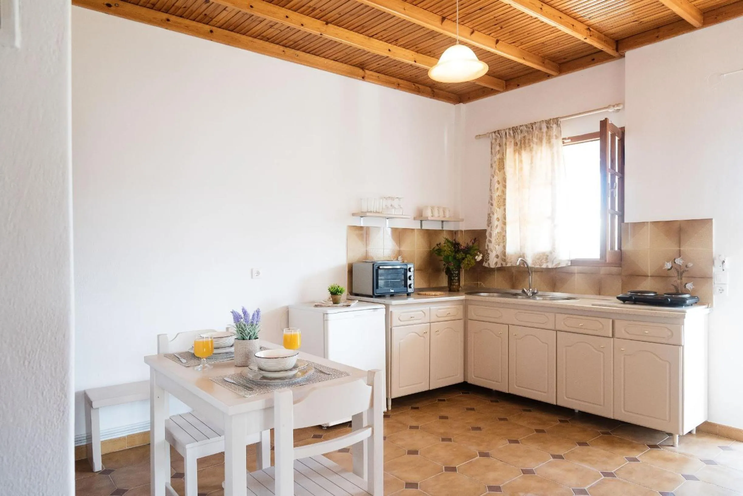 Kitchen or kitchenette in Three Seasons