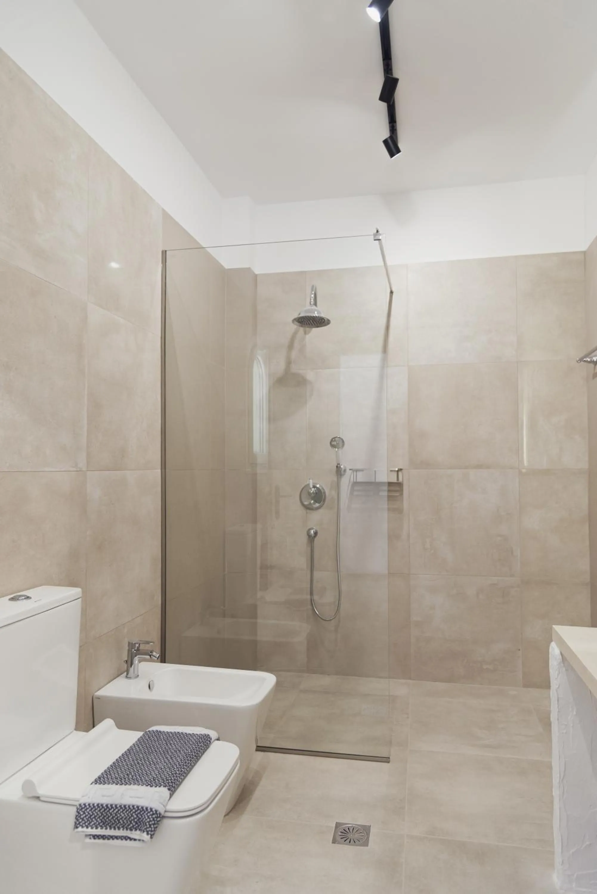 Bathroom in Three Seasons