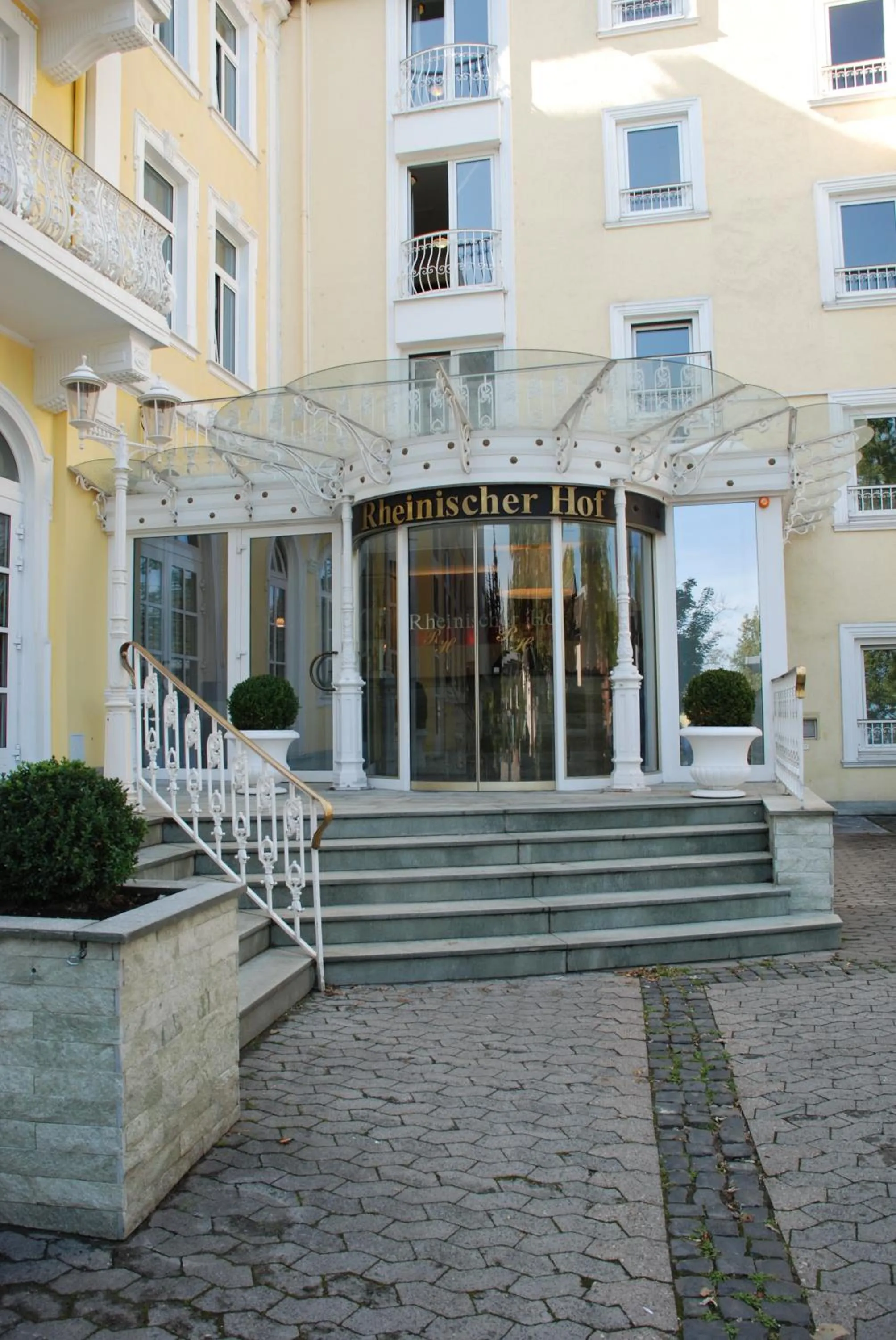 Facade/entrance in Hotel Rheinischer Hof Bad Soden