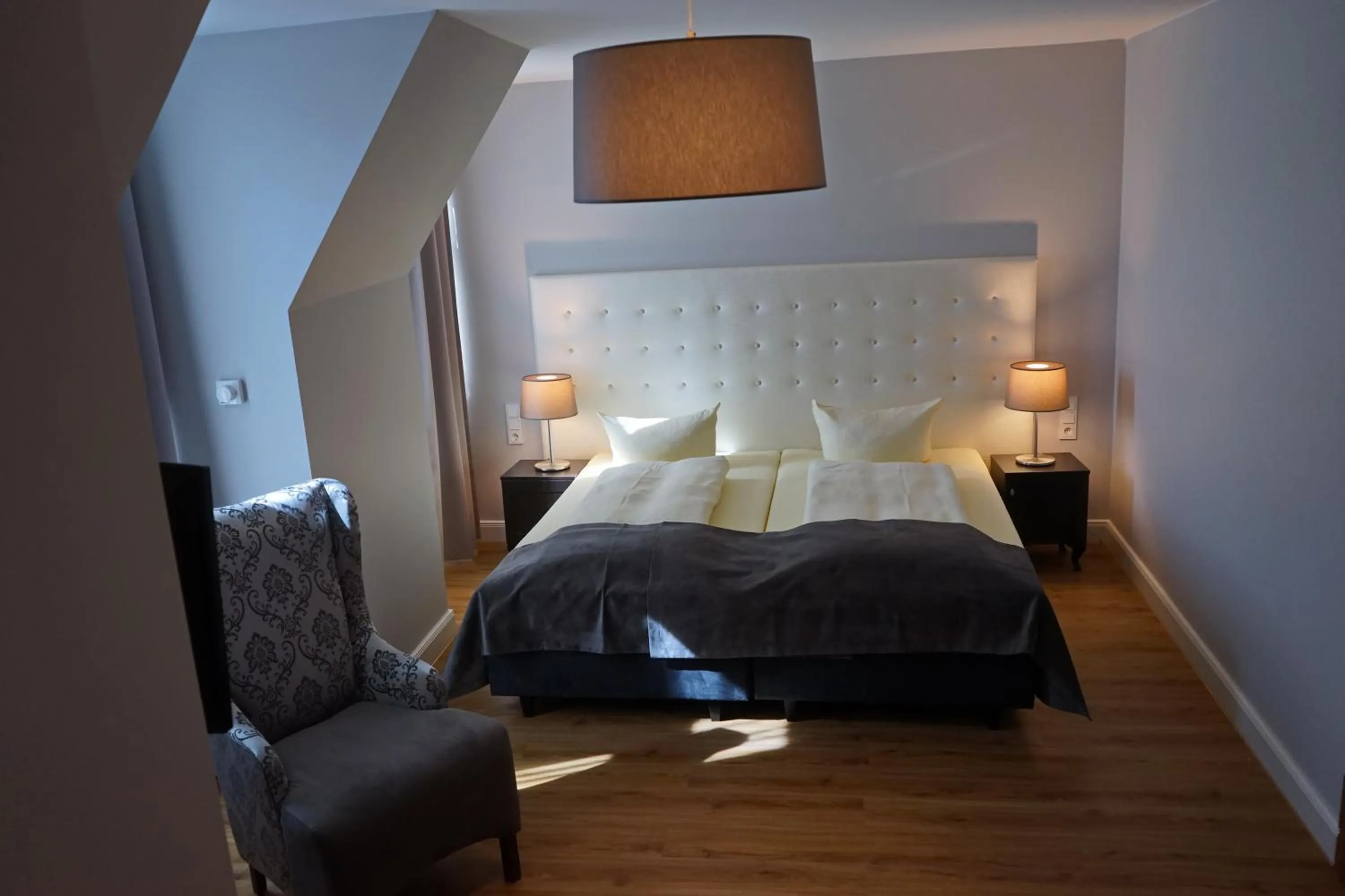 Bedroom, Bed in Hotel Rheinischer Hof Bad Soden