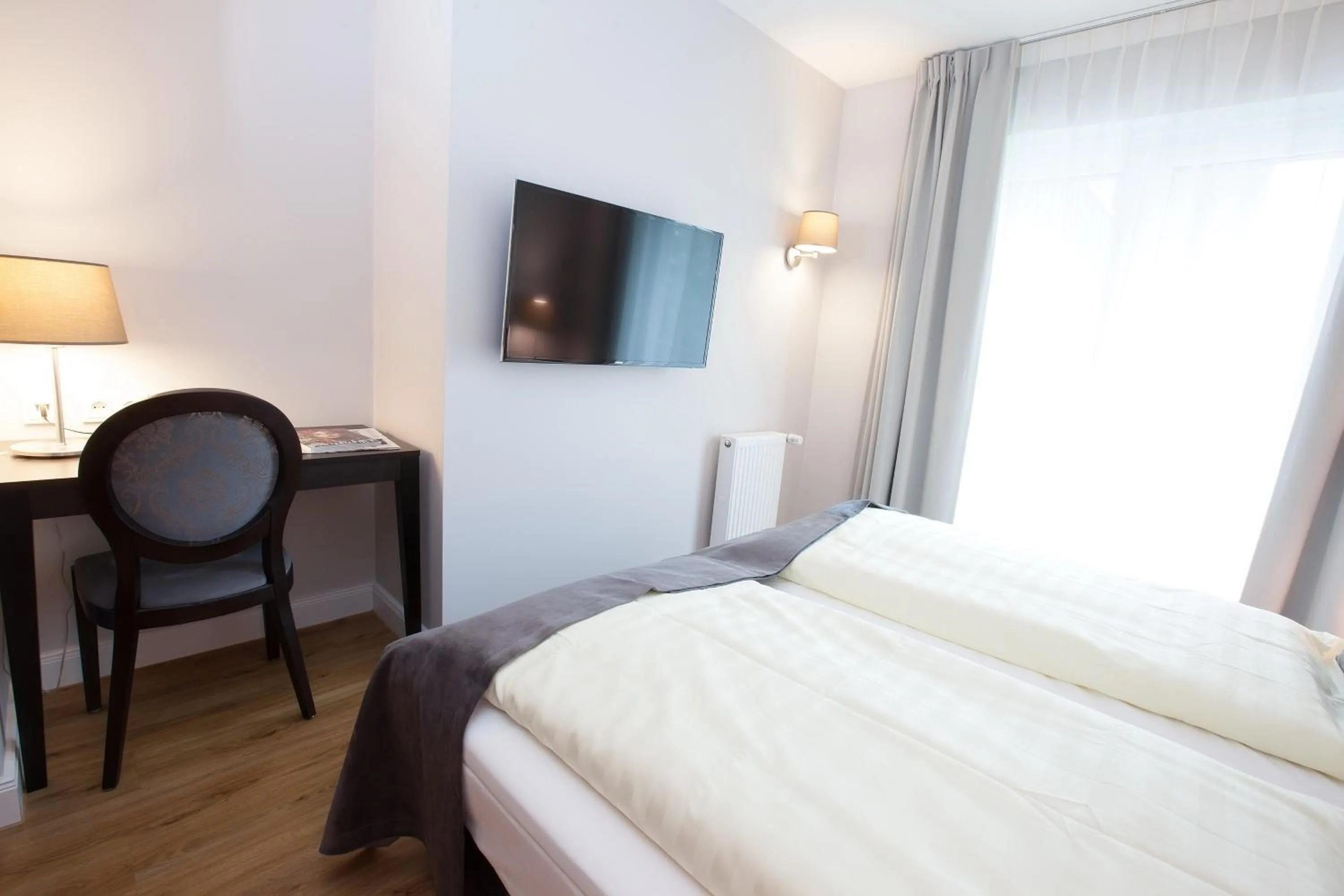 Day, Bed in Hotel Rheinischer Hof Bad Soden