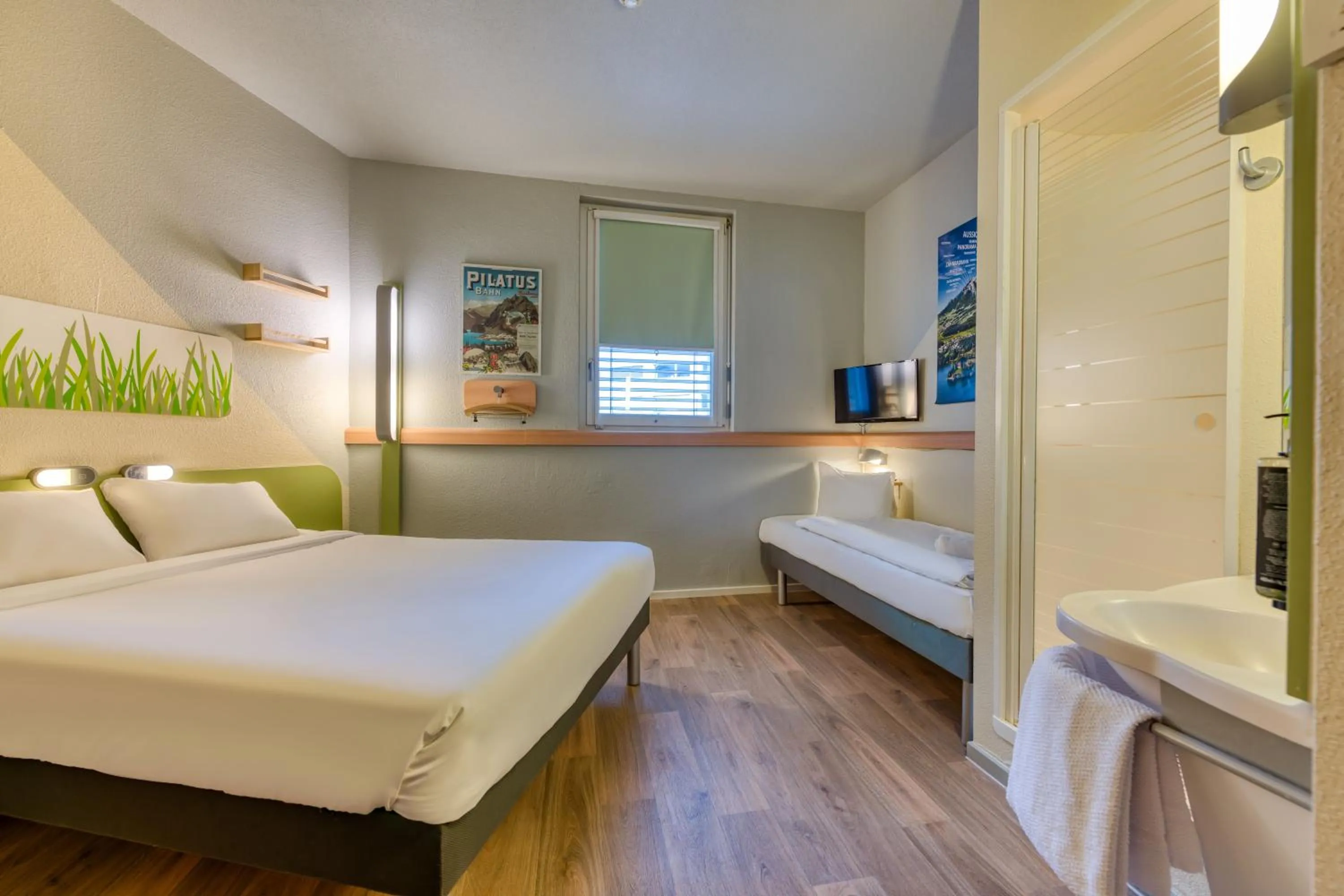 Shower, Bed in ibis budget Hotel Luzern City