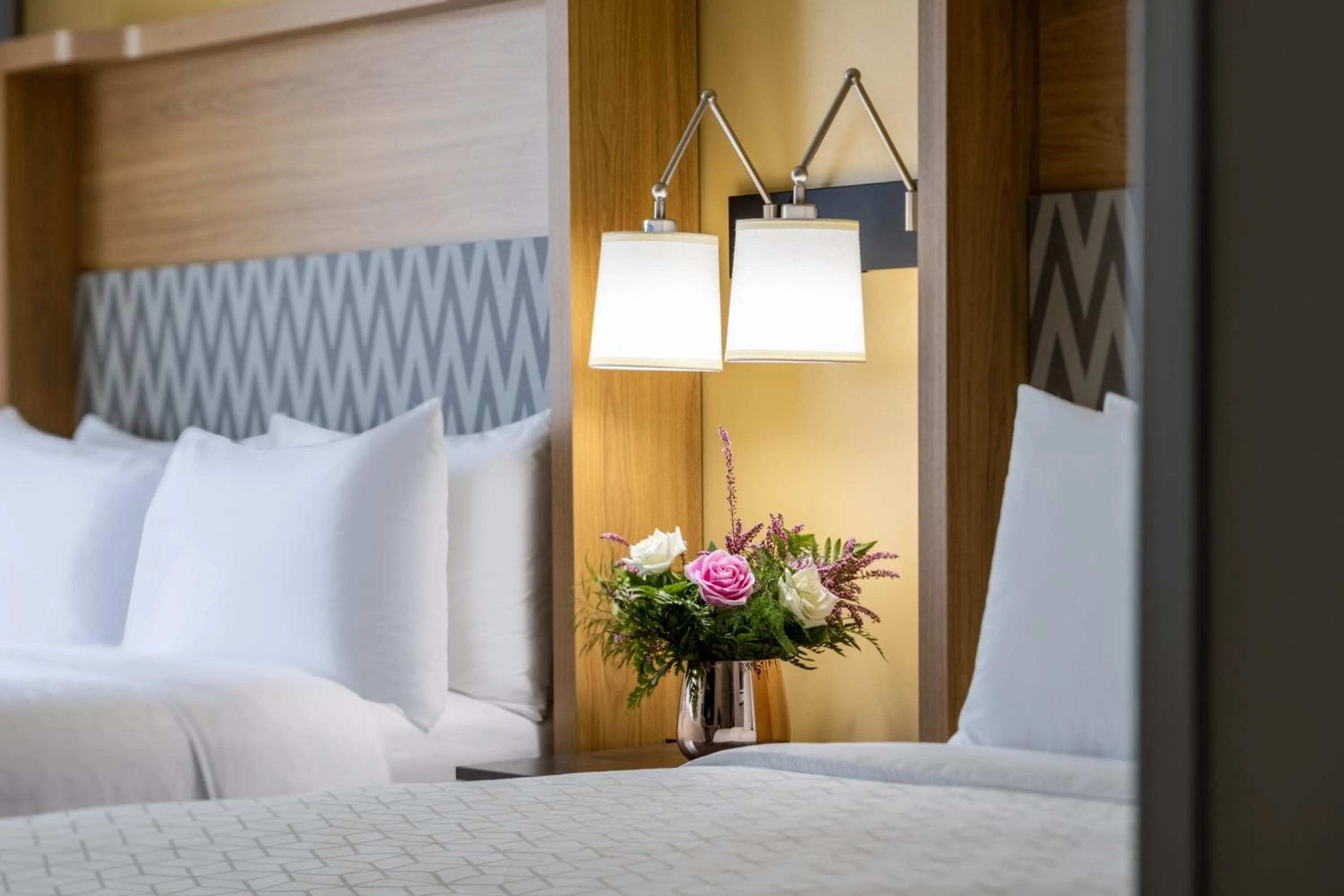 Photo of the whole room, Bed in Holiday Inn - Long Island - ISLIP Arpt East by IHG