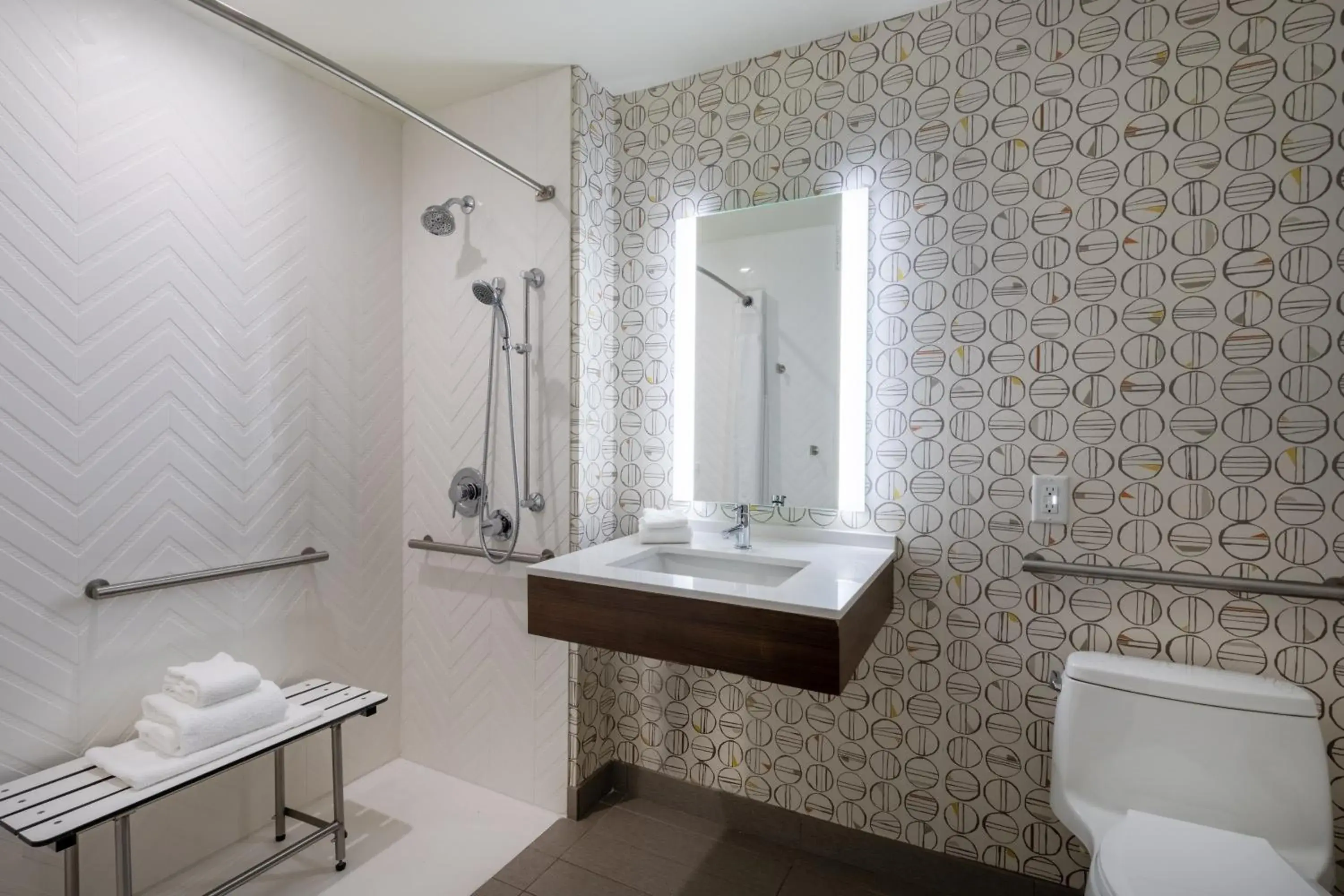 King Room - Hearing Accessible in Holiday Inn - Long Island - ISLIP Arpt East by IHG King Room - Hearing Accessible in Holiday Inn - Long Island - ISLIP Arpt East by IHG