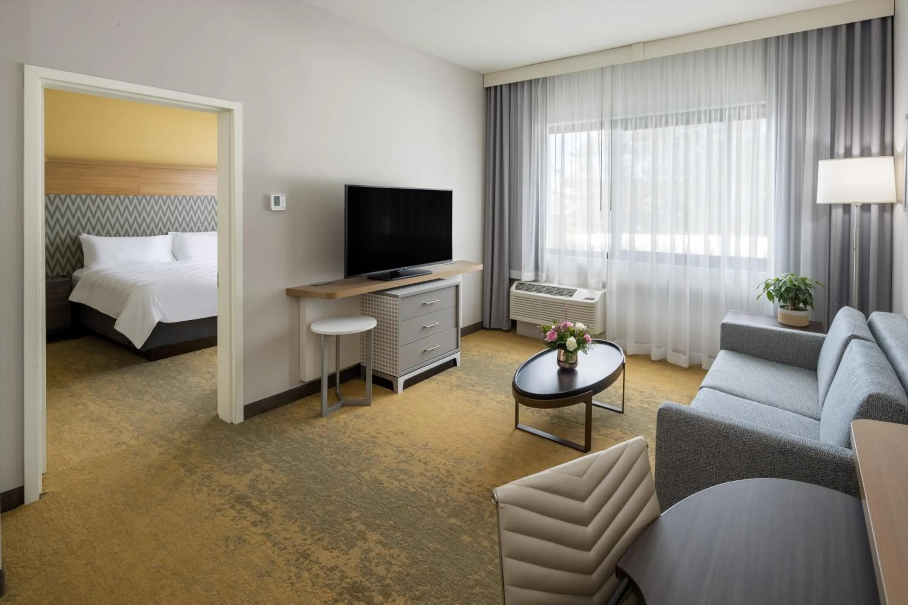 Photo of the whole room, Bed in Holiday Inn - Long Island - ISLIP Arpt East by IHG