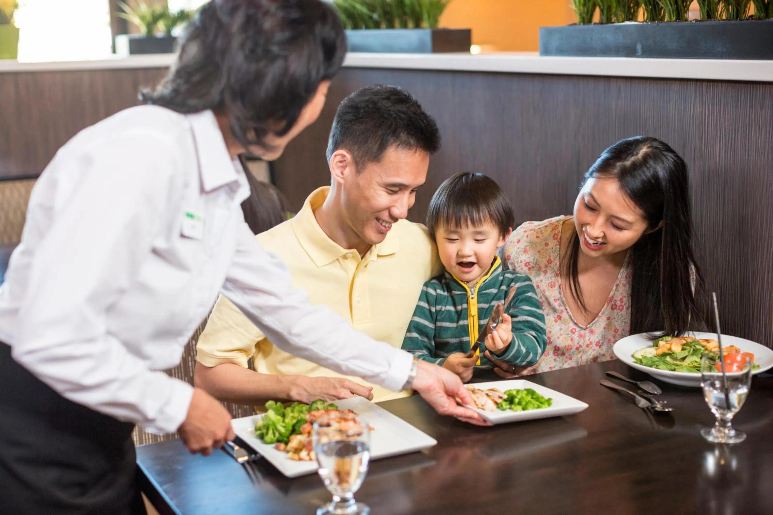 Restaurant/places to eat in Holiday Inn - Long Island - ISLIP Arpt East by IHG