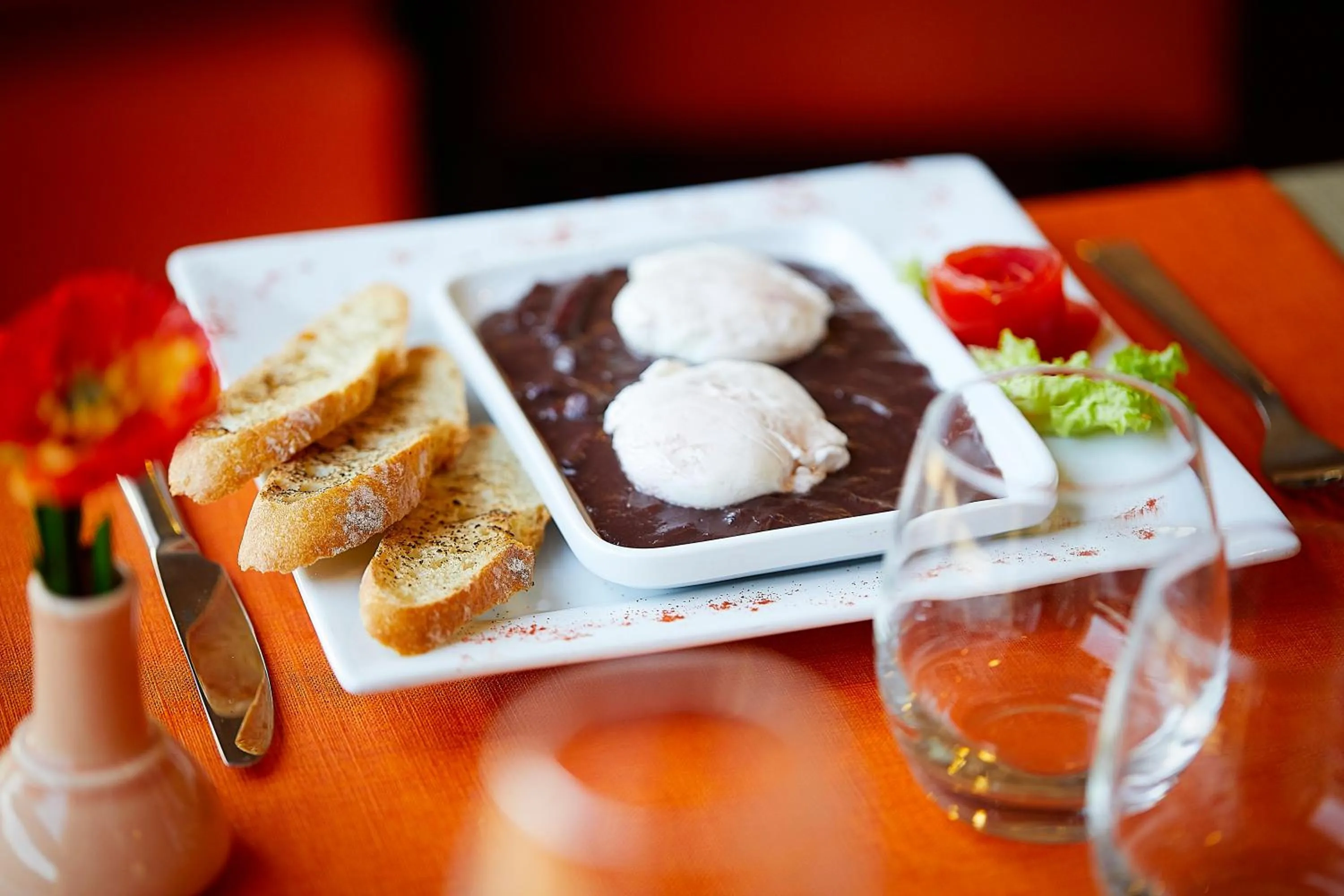 Food and drinks in Hôtel de l'Isle - L'Isle d'Abeau