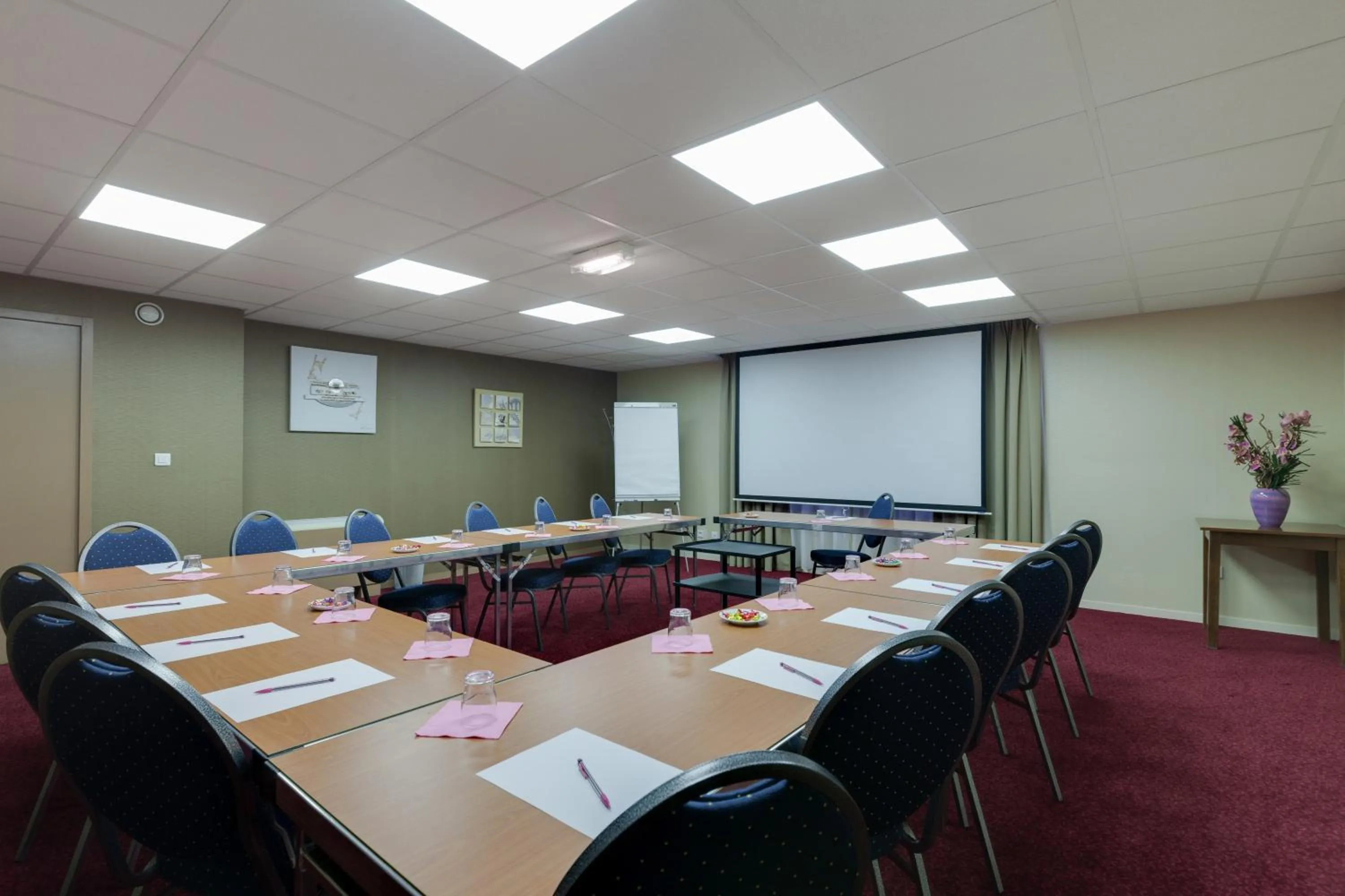 Meeting/conference room in Hôtel de l'Isle - L'Isle d'Abeau