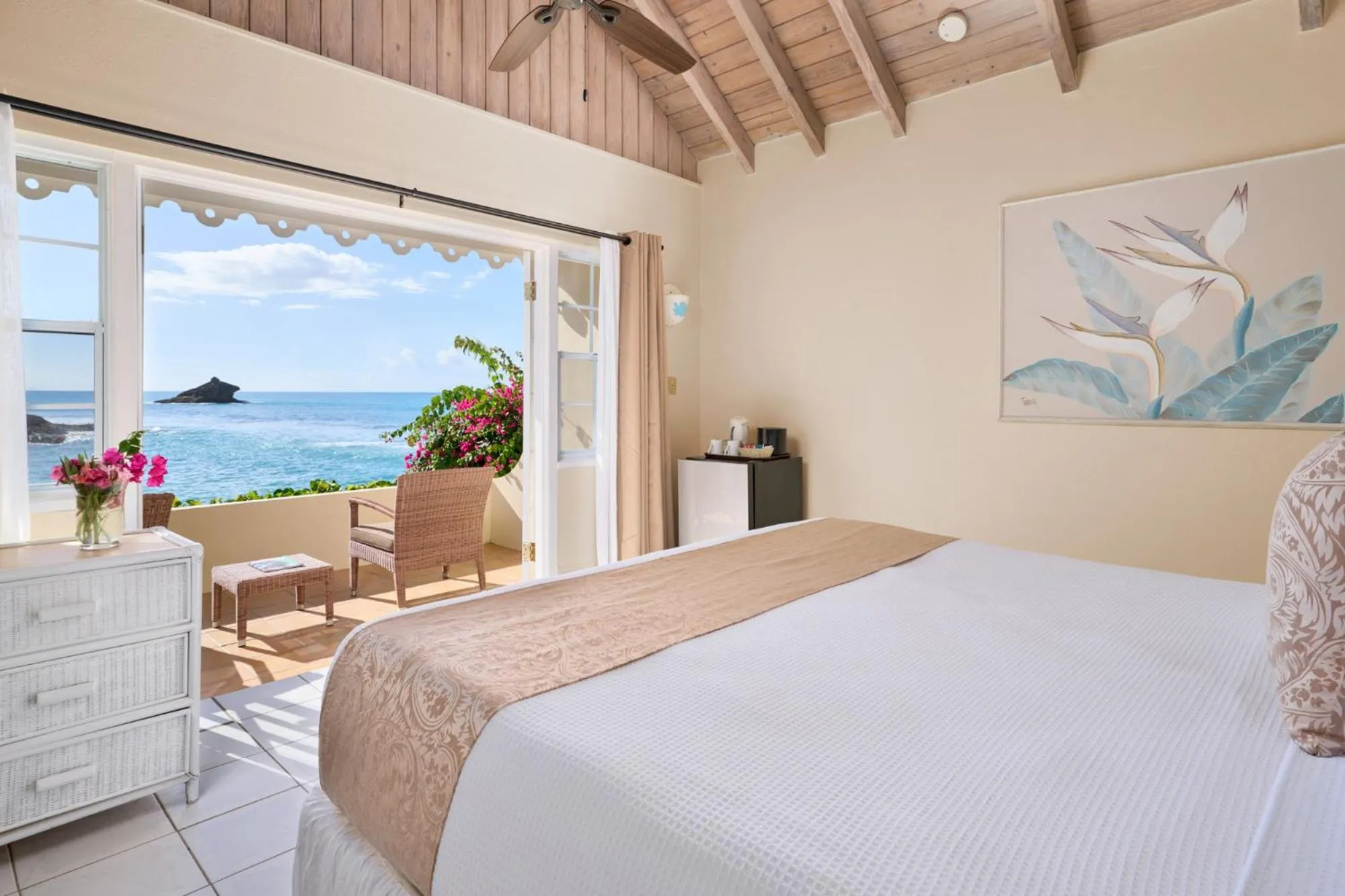 Bed in Hawksbill Resort Antigua - All Inclusive