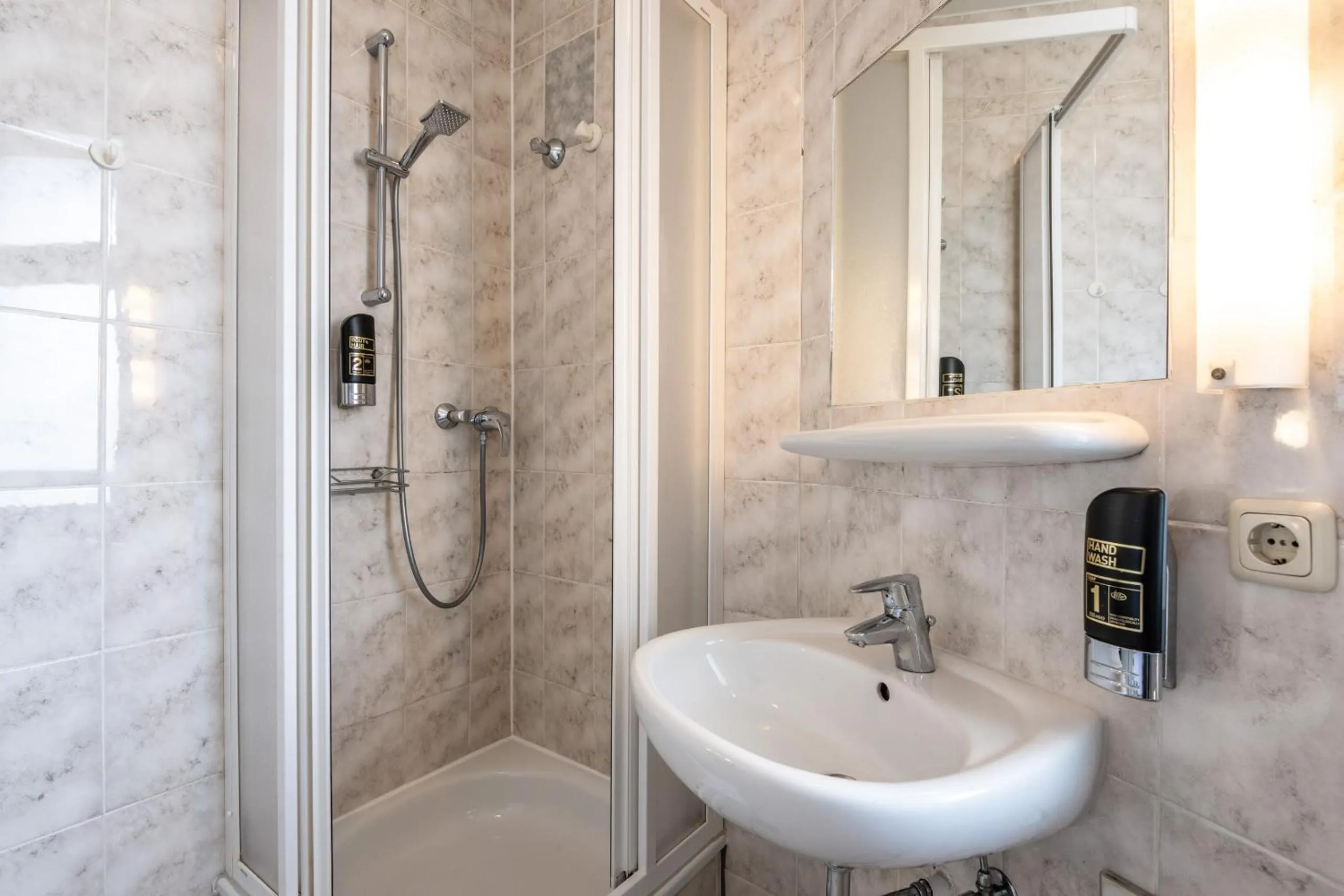 Bathroom in Hotel und Rasthof AVUS