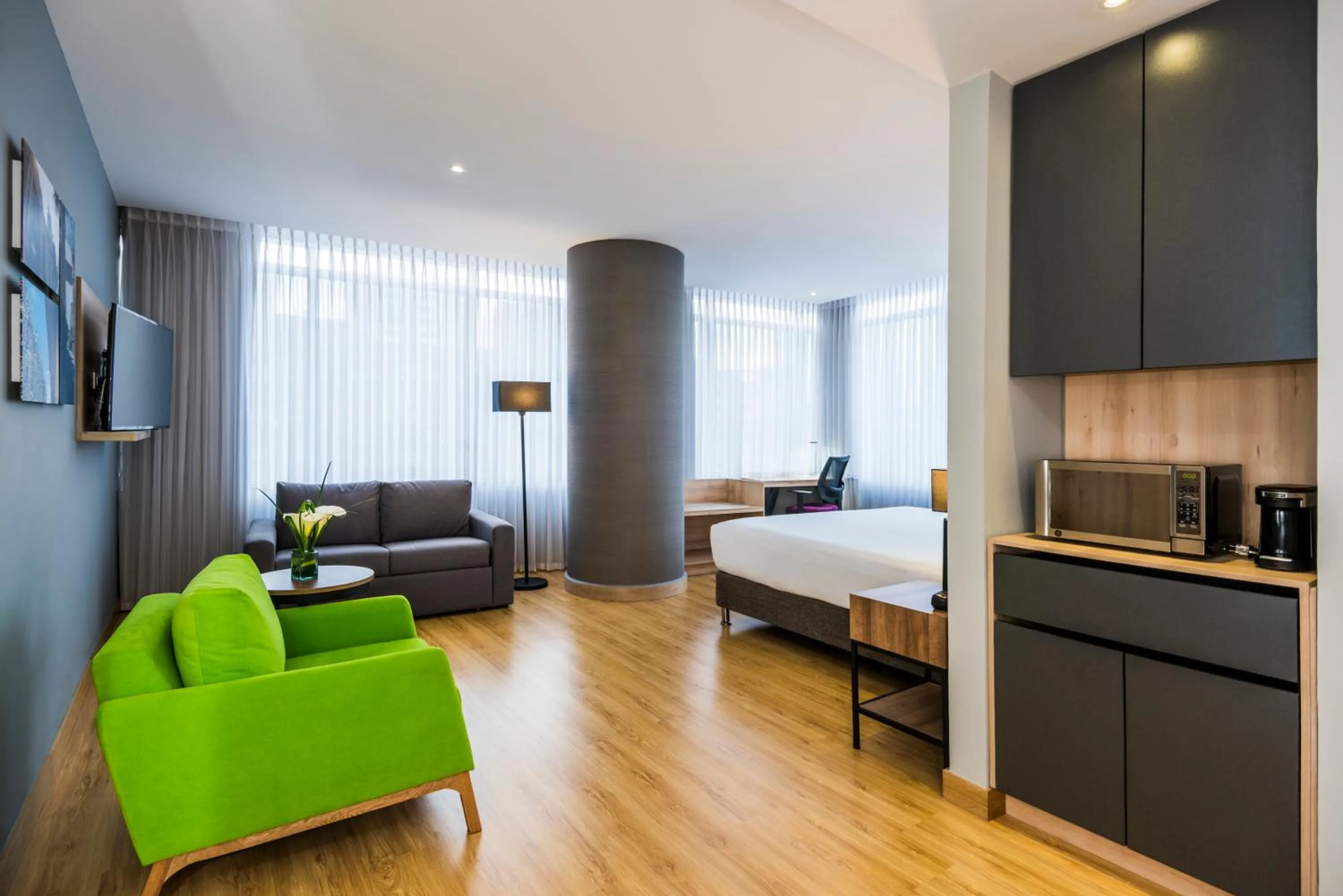 Living room, Bed in La Quinta by Wyndham Medellin