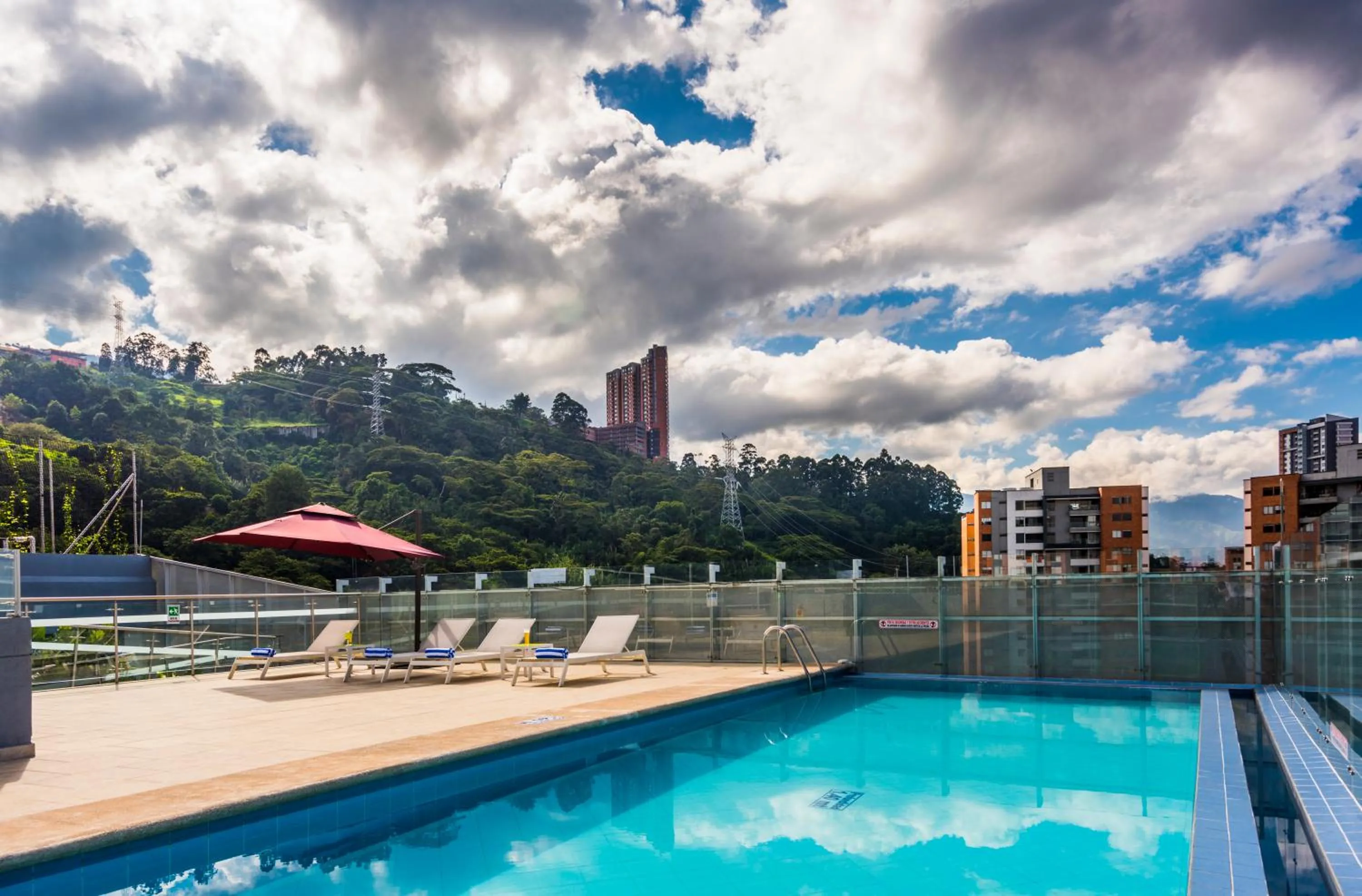 Swimming pool in La Quinta by Wyndham Medellin