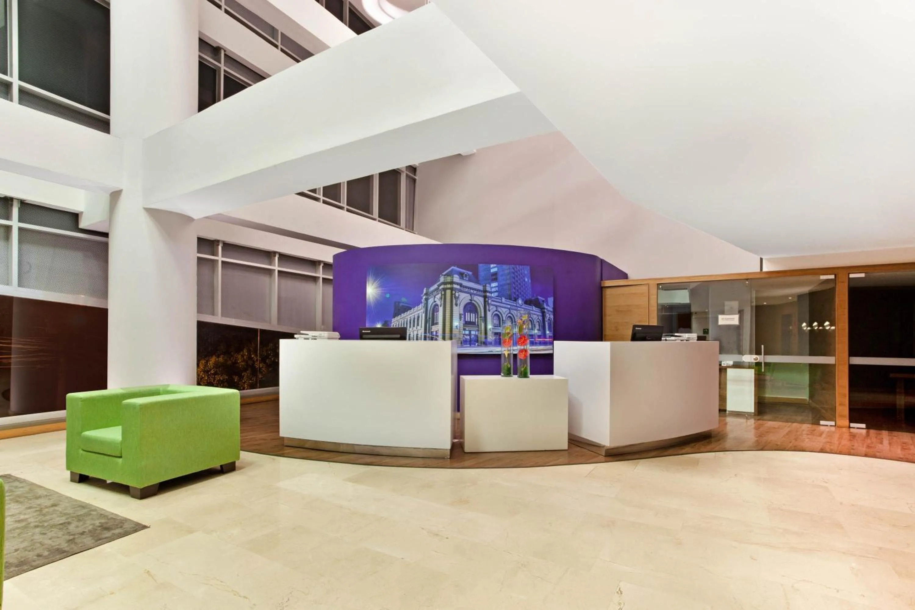 Lobby or reception in La Quinta by Wyndham Medellin