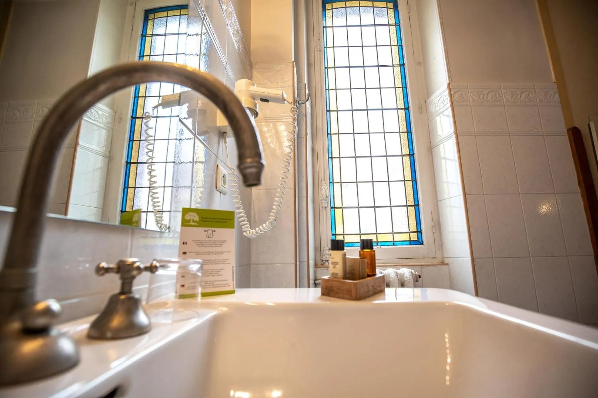 Bathroom in Hôtel Terminus