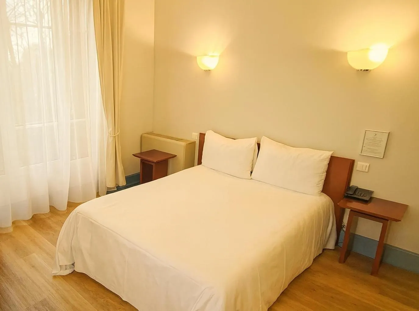 Bedroom, Bed in Hôtel Terminus