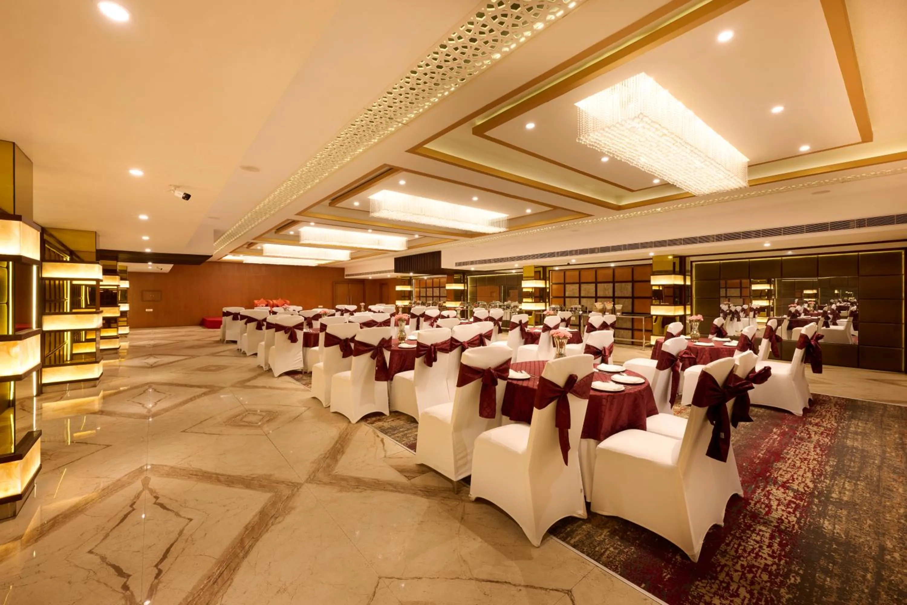 Banquet/Function facilities in Delite Sarovar Portico Faridabad