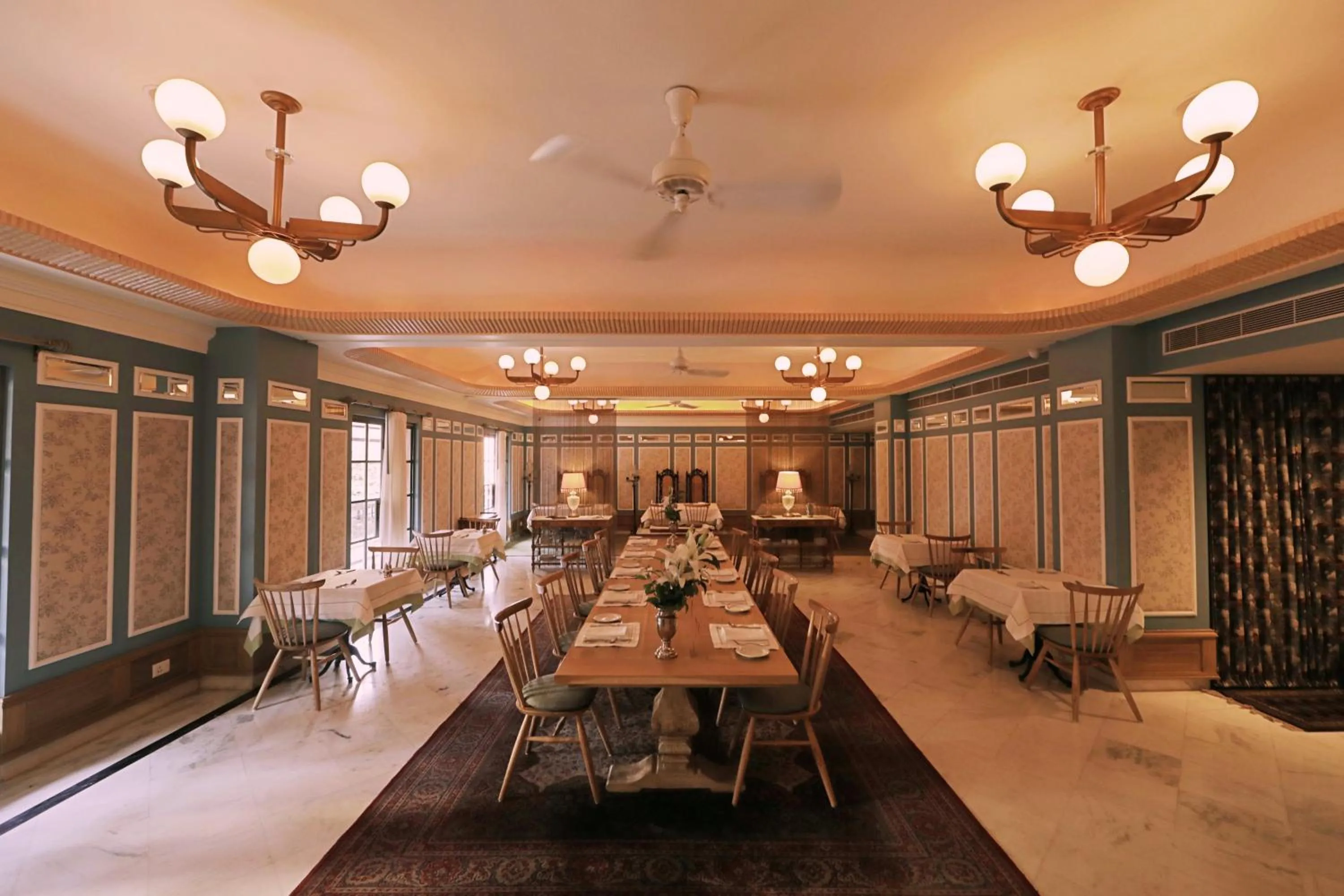 Restaurant/places to eat in Narendra Bhawan