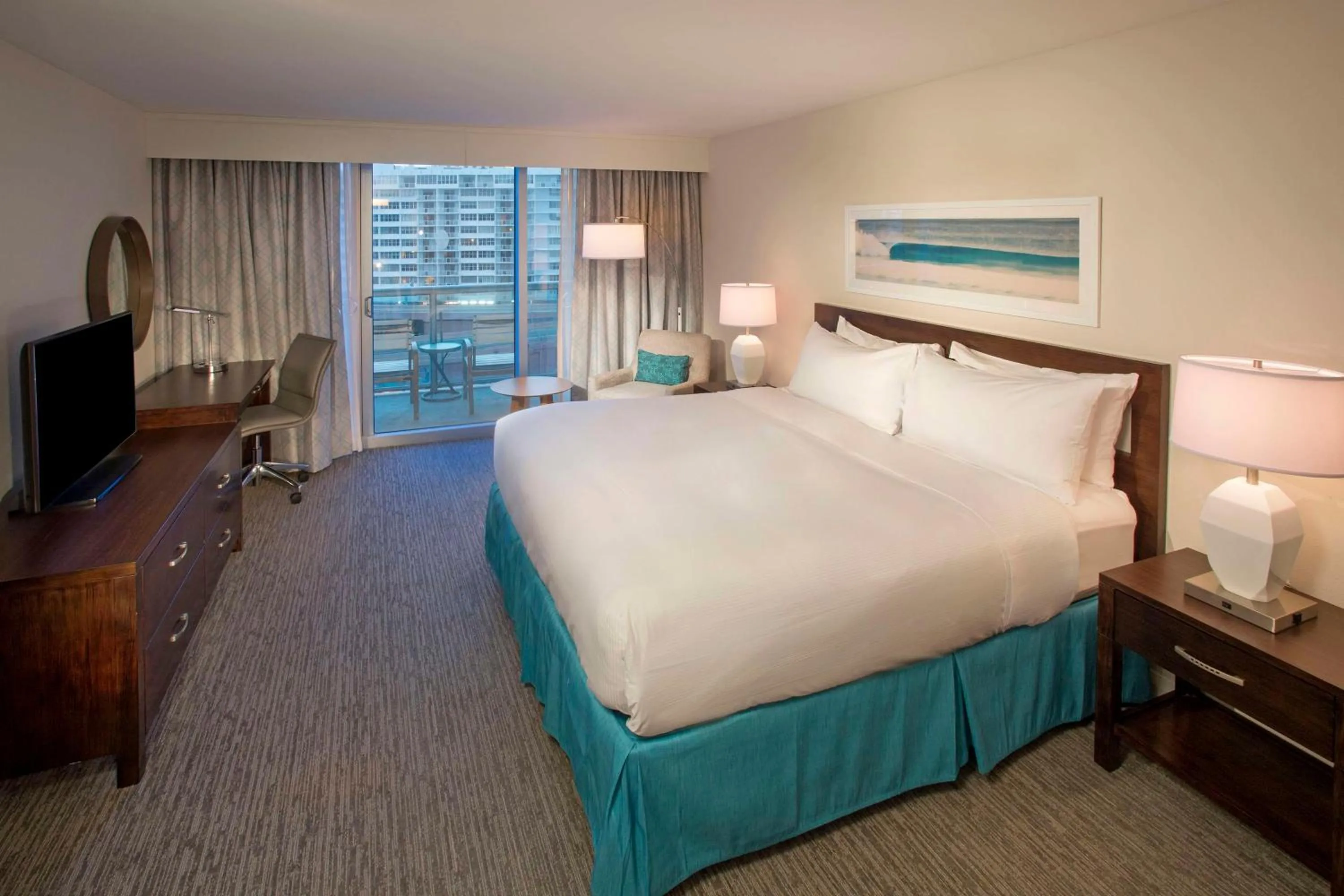 Bed in DoubleTree Resort Hollywood Beach