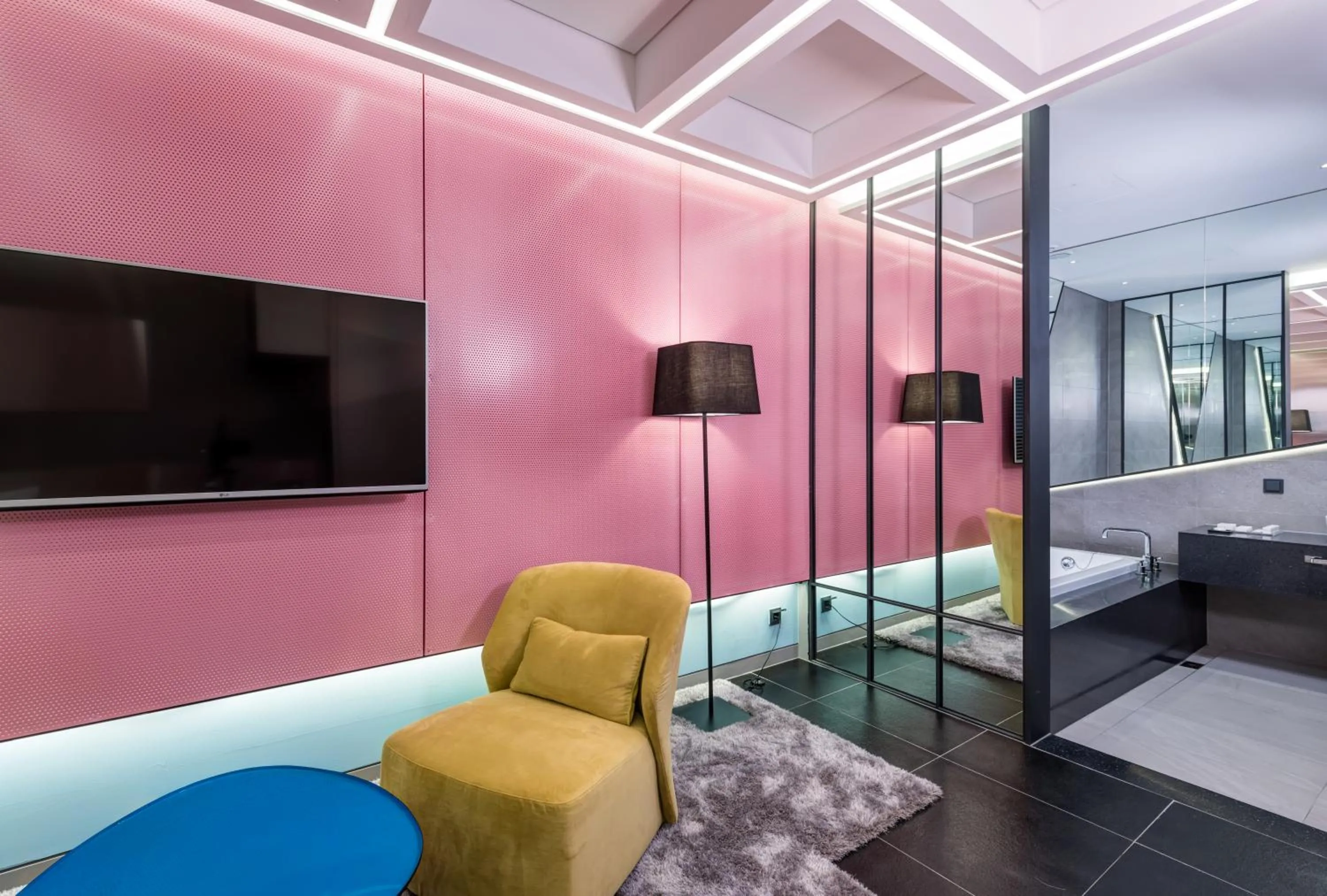 TV and multimedia in Hotel The Designers Kondae