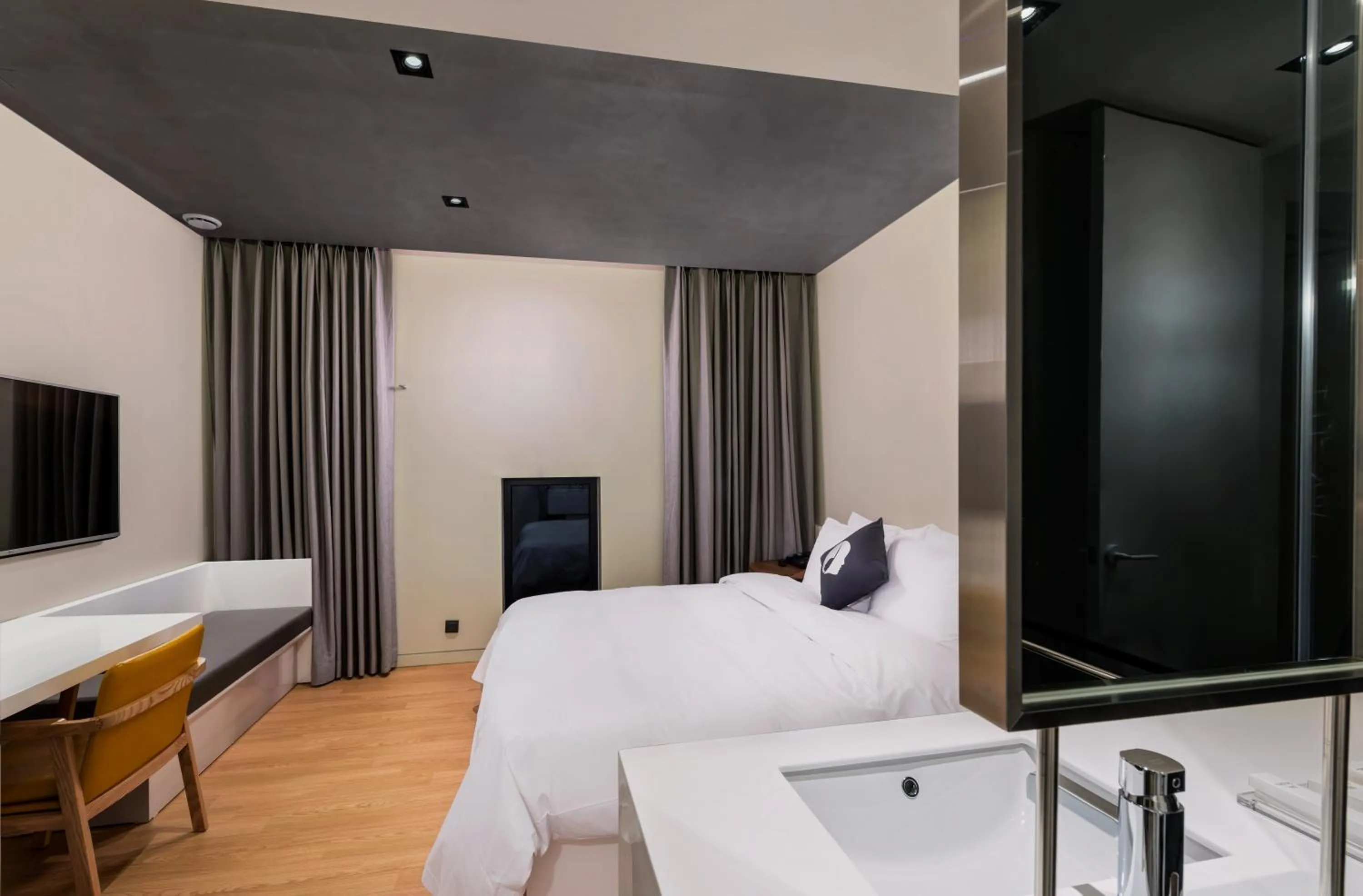 Photo of the whole room, Bed in Hotel The Designers Kondae