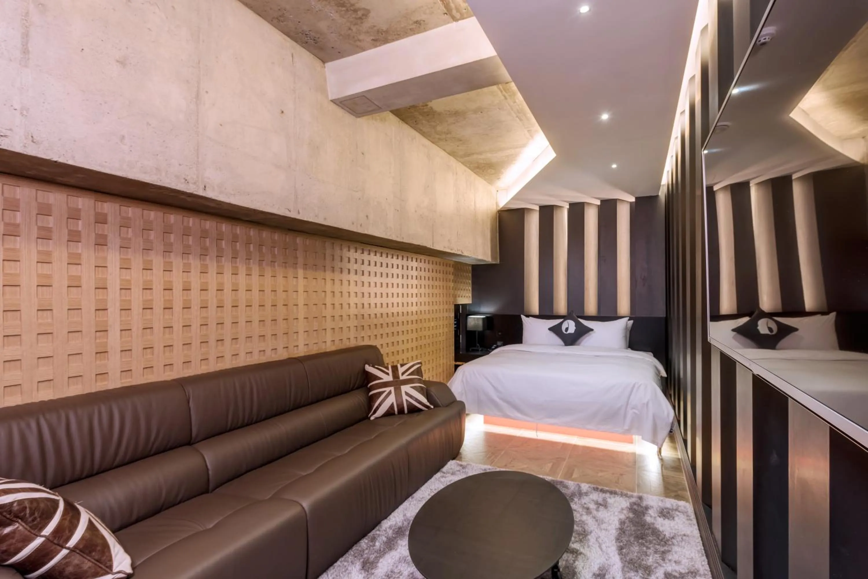 Photo of the whole room, Bed in Hotel The Designers Kondae