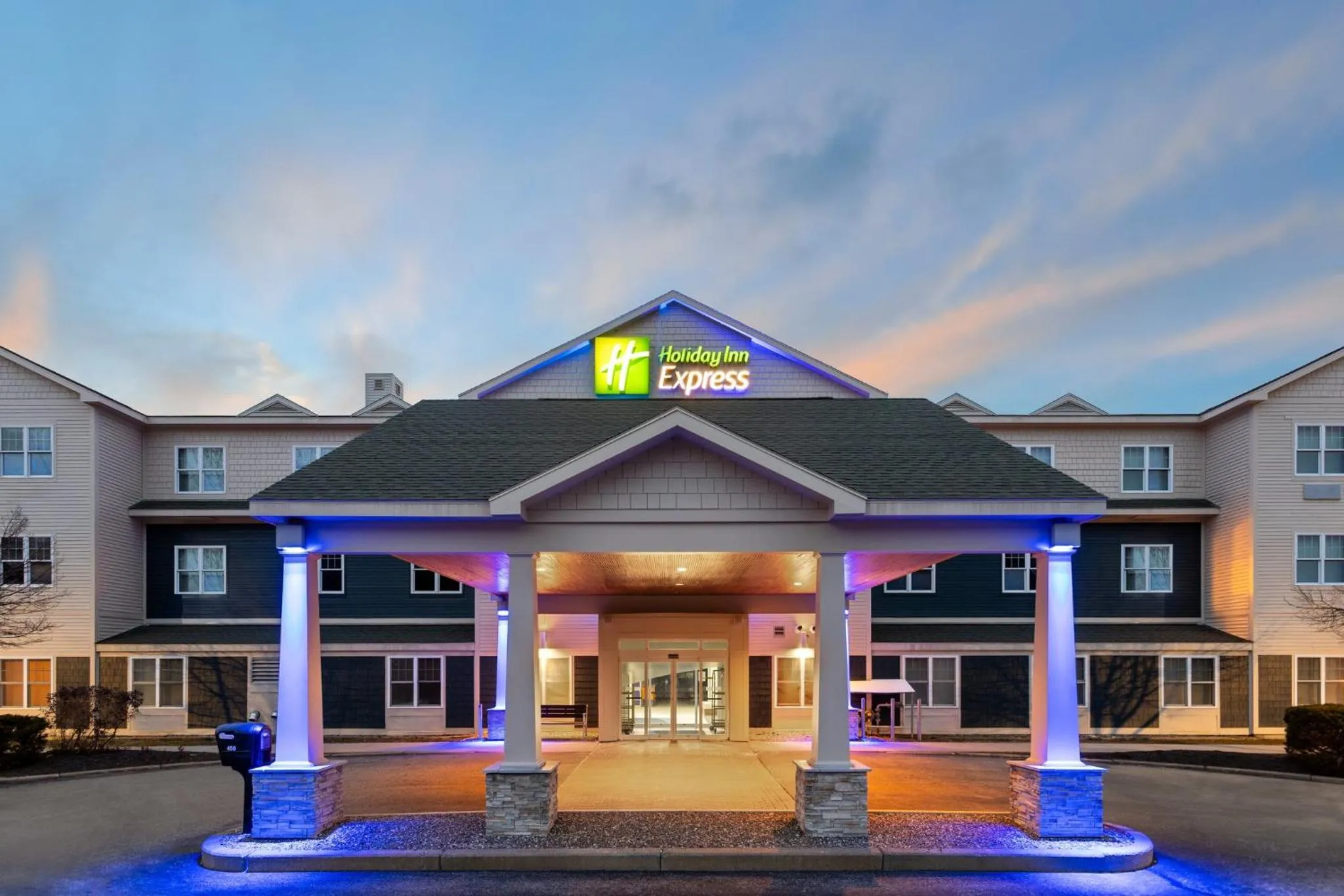 Property building in Holiday Inn Express Hotel & Suites Freeport by IHG