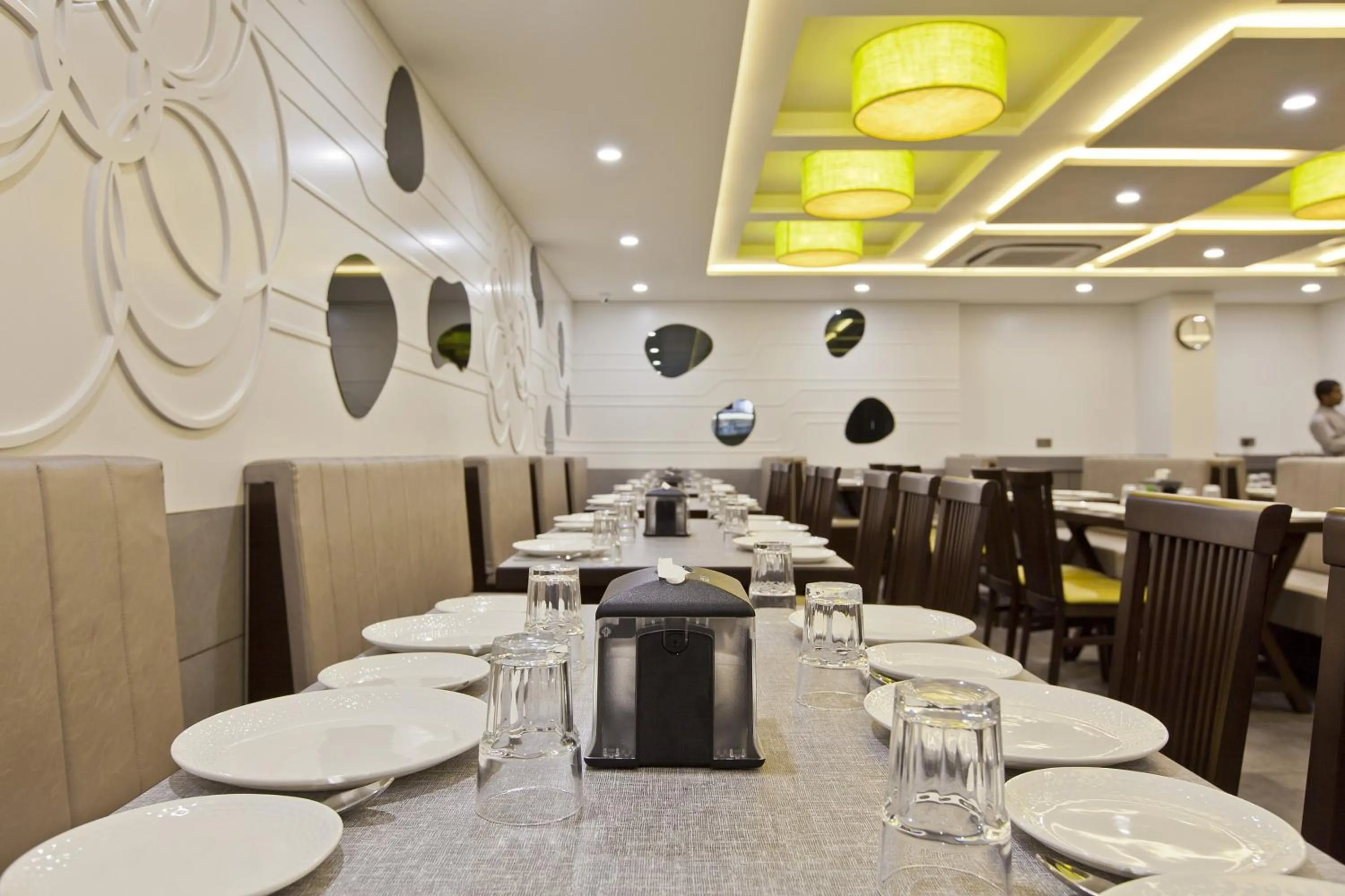 Restaurant/places to eat in Hotel Sifat International