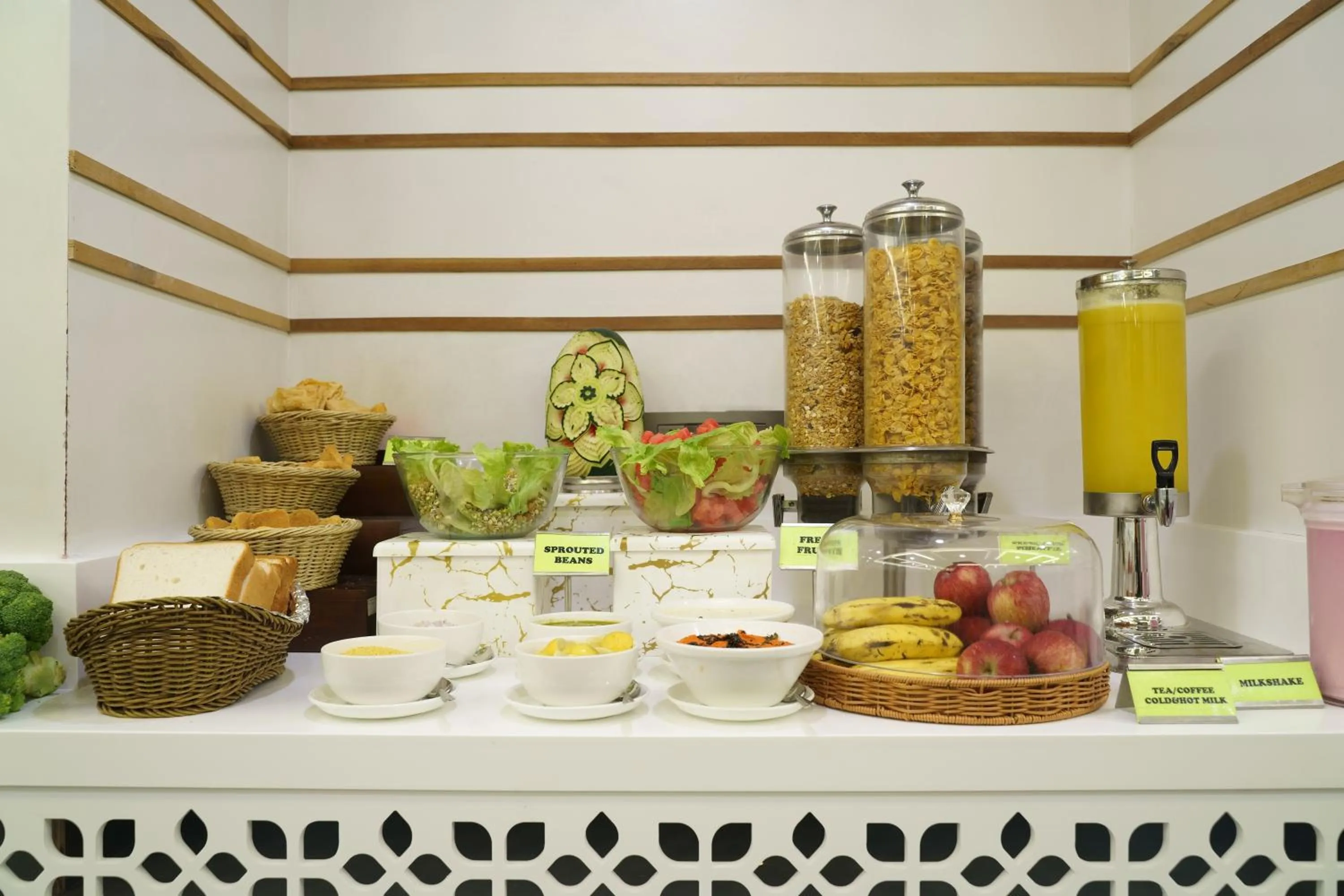 Buffet breakfast in Hotel Sifat International