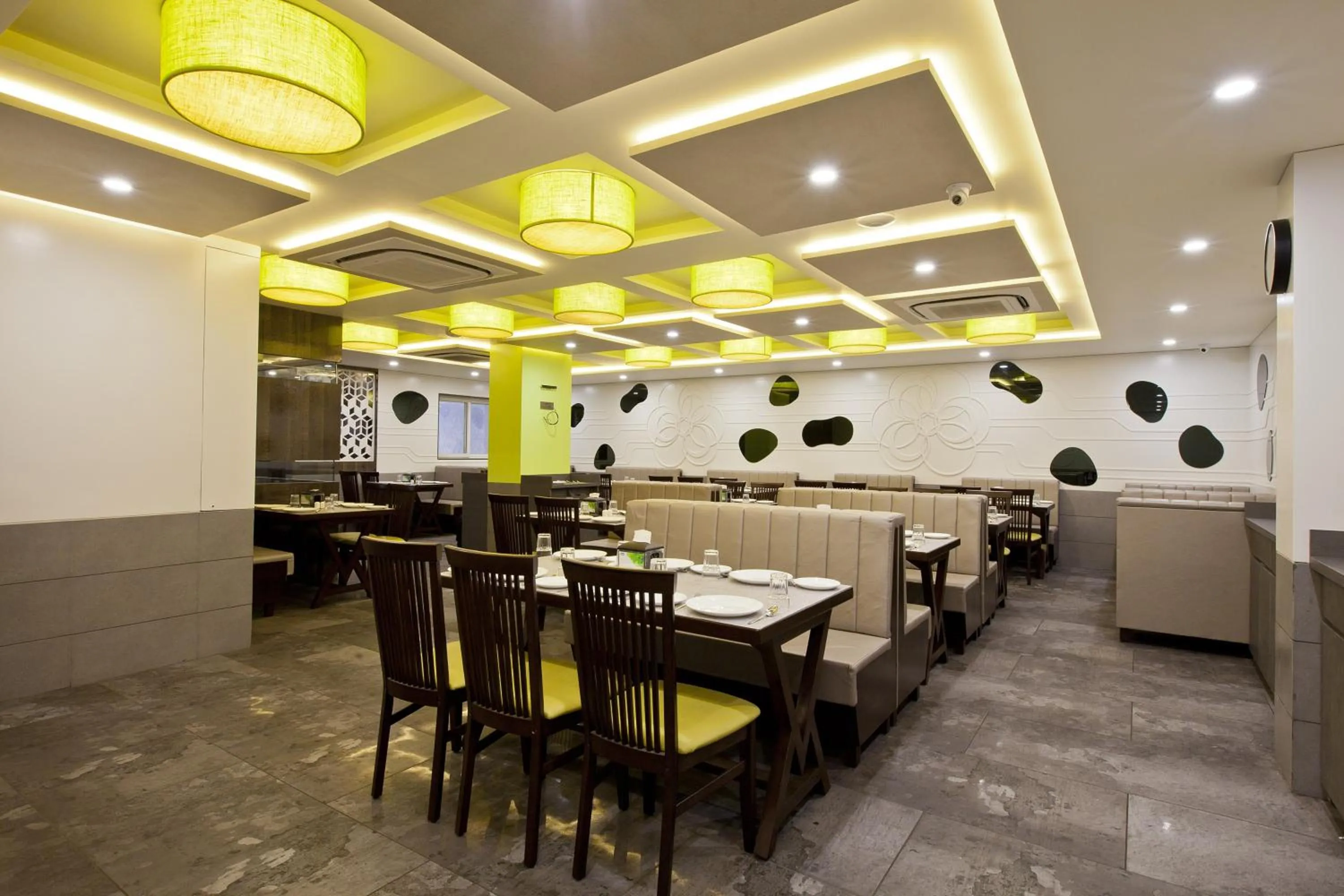 Restaurant/places to eat in Hotel Sifat International