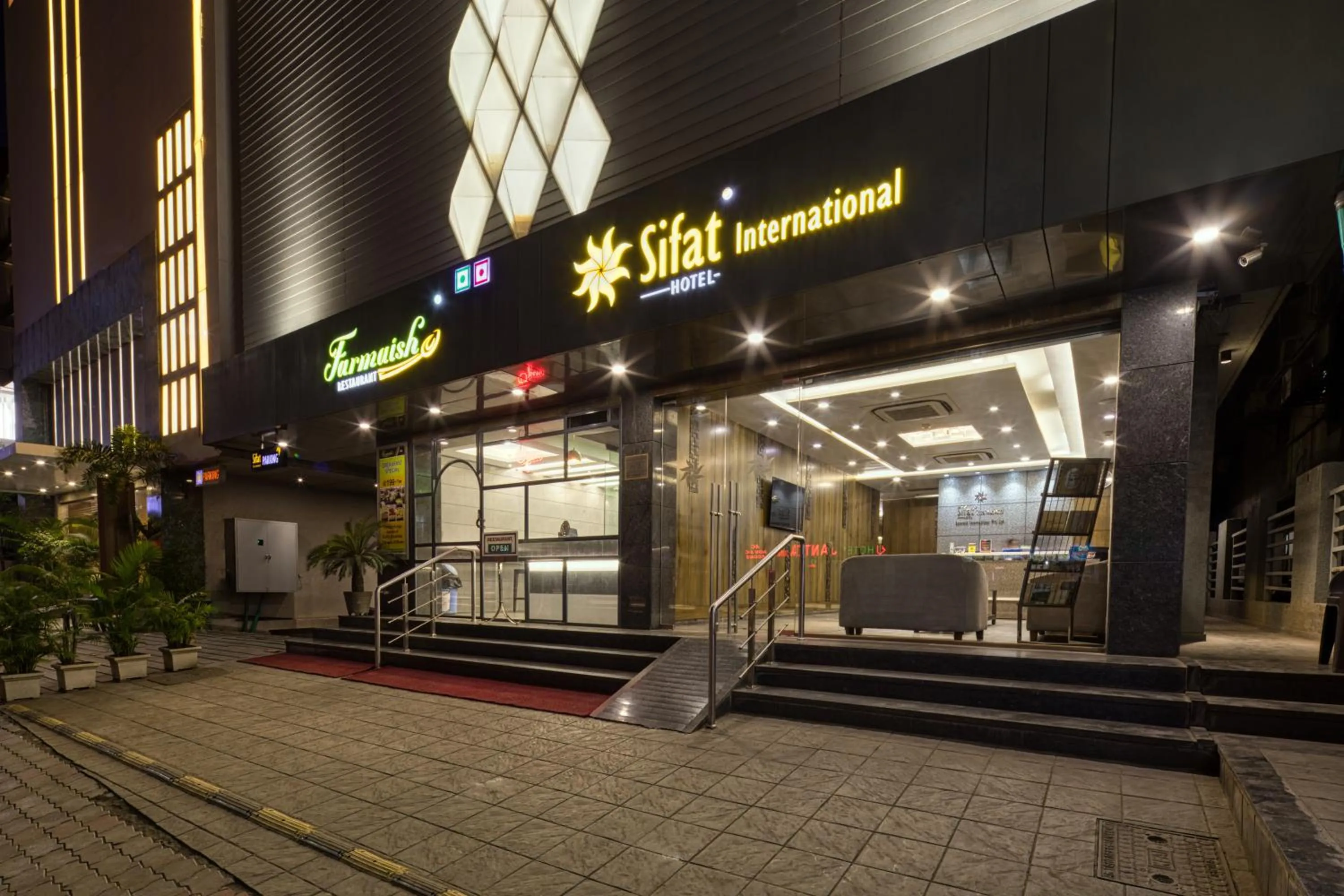 Facade/entrance in Hotel Sifat International