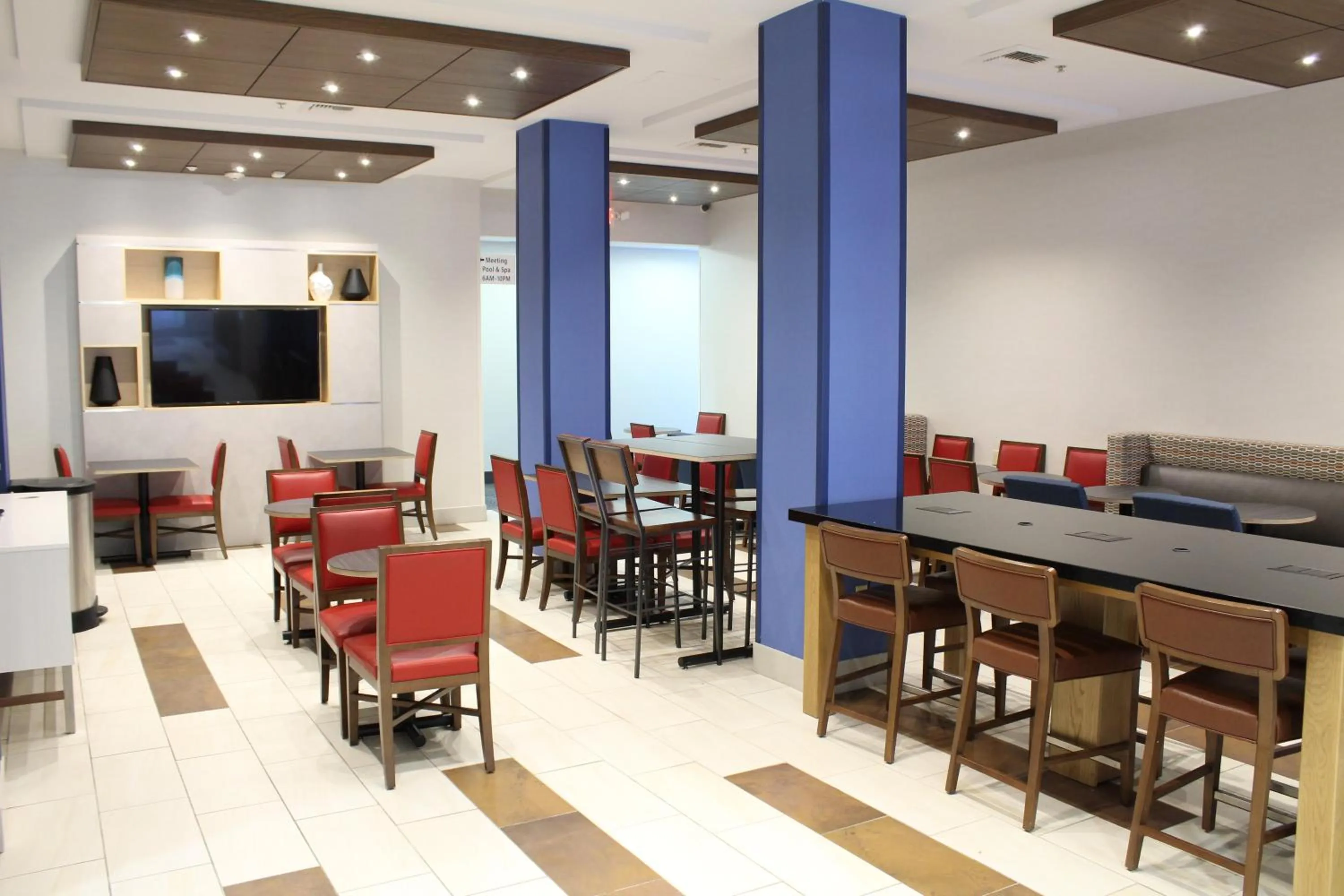 Breakfast in Holiday Inn Express Hotel & Suites Napa Valley-American Canyon by IHG