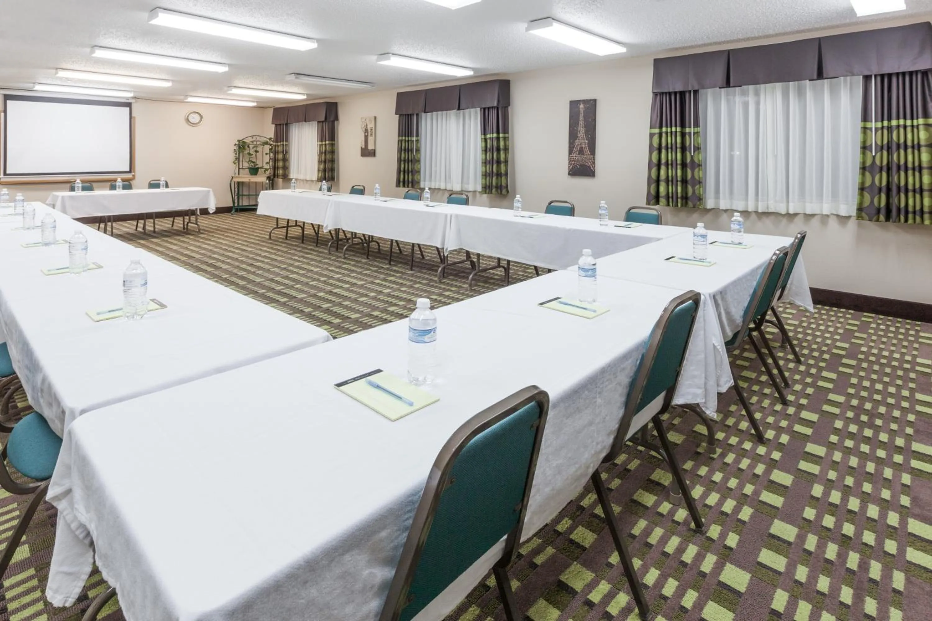 Meeting/conference room in Super 8 by Wyndham Bedford DFW Airport West