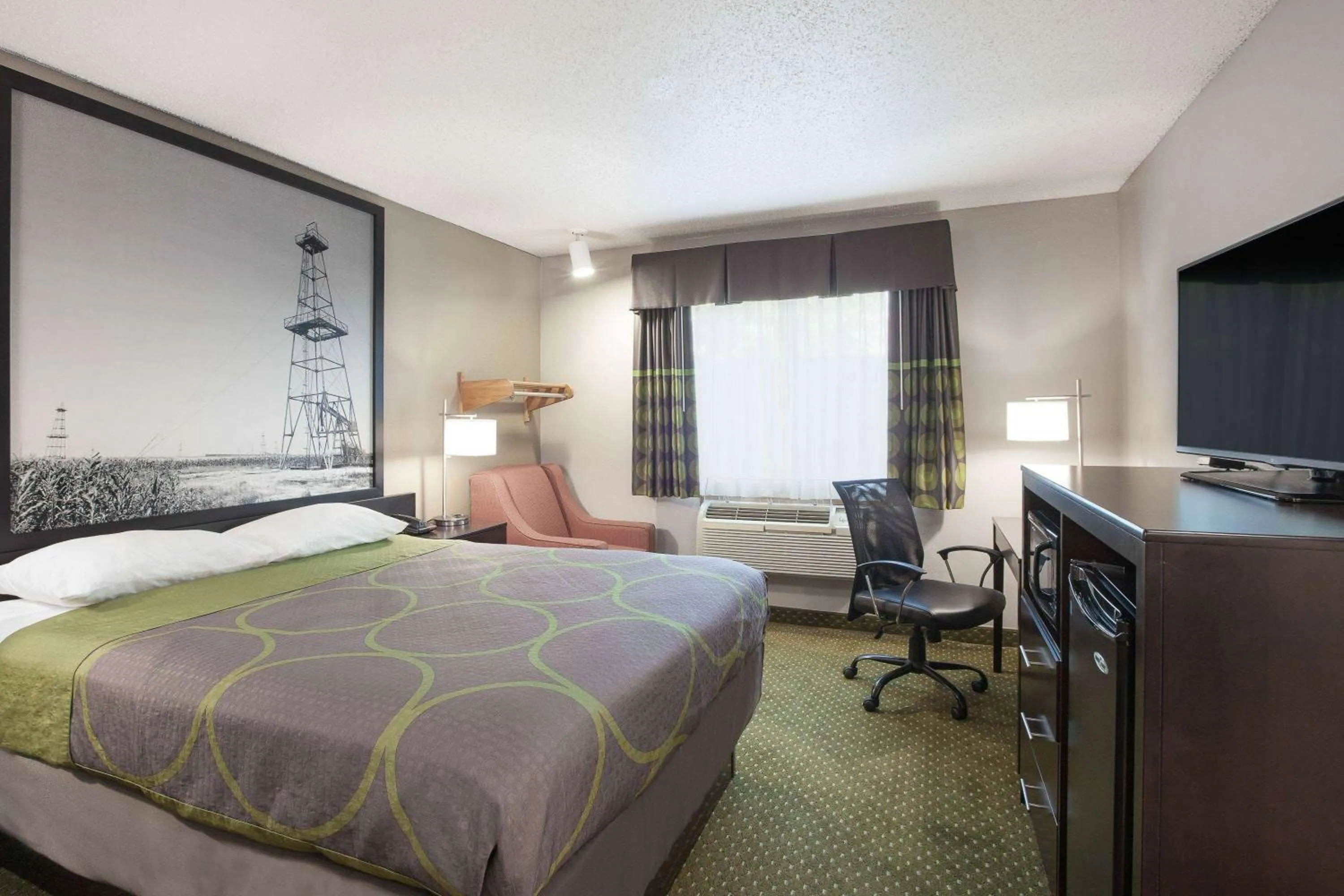 Photo of the whole room, Bed in Super 8 by Wyndham Bedford DFW Airport West