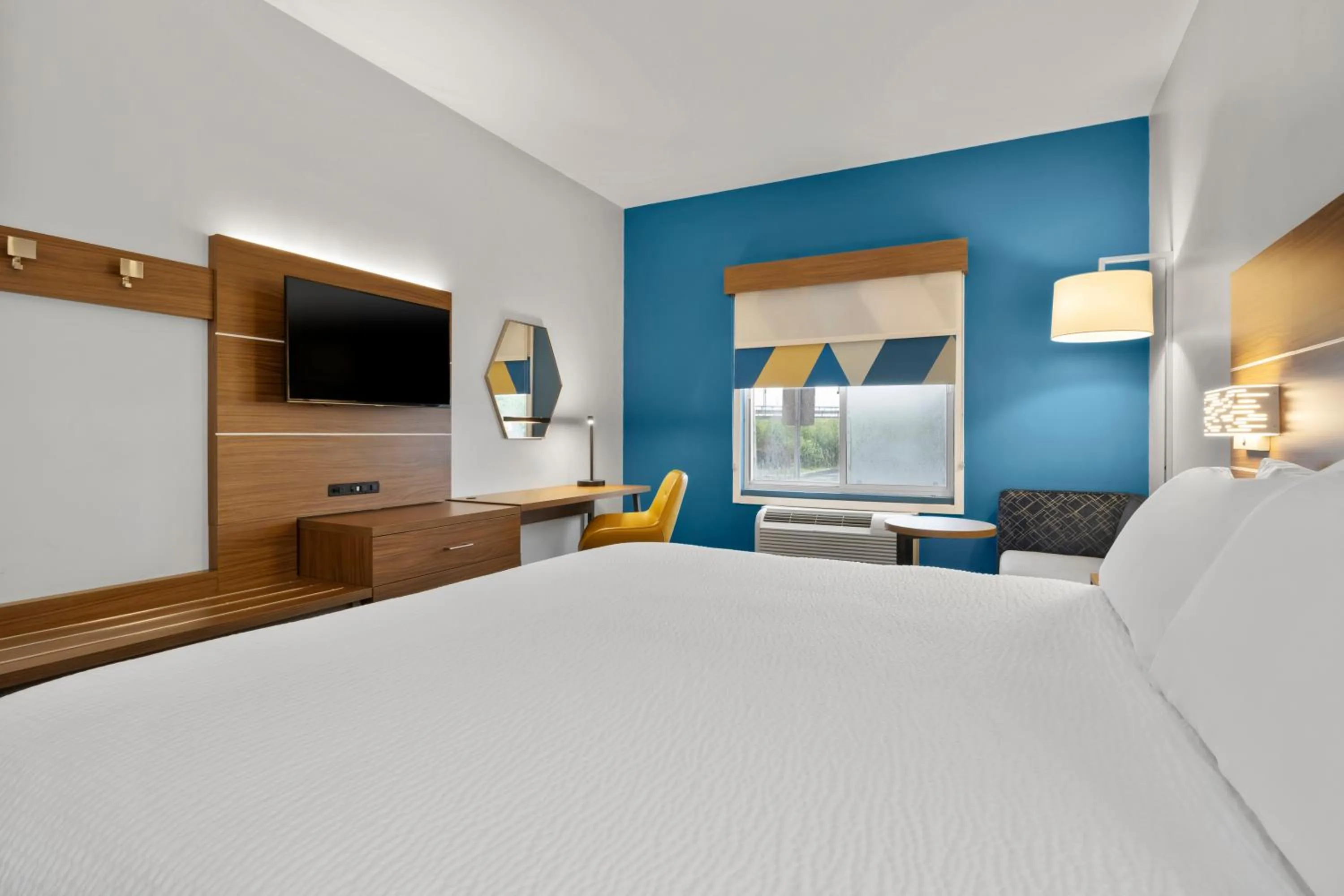 TV and multimedia, Bed in Holiday Inn Express Hotel & Suites West Coxsackie by IHG