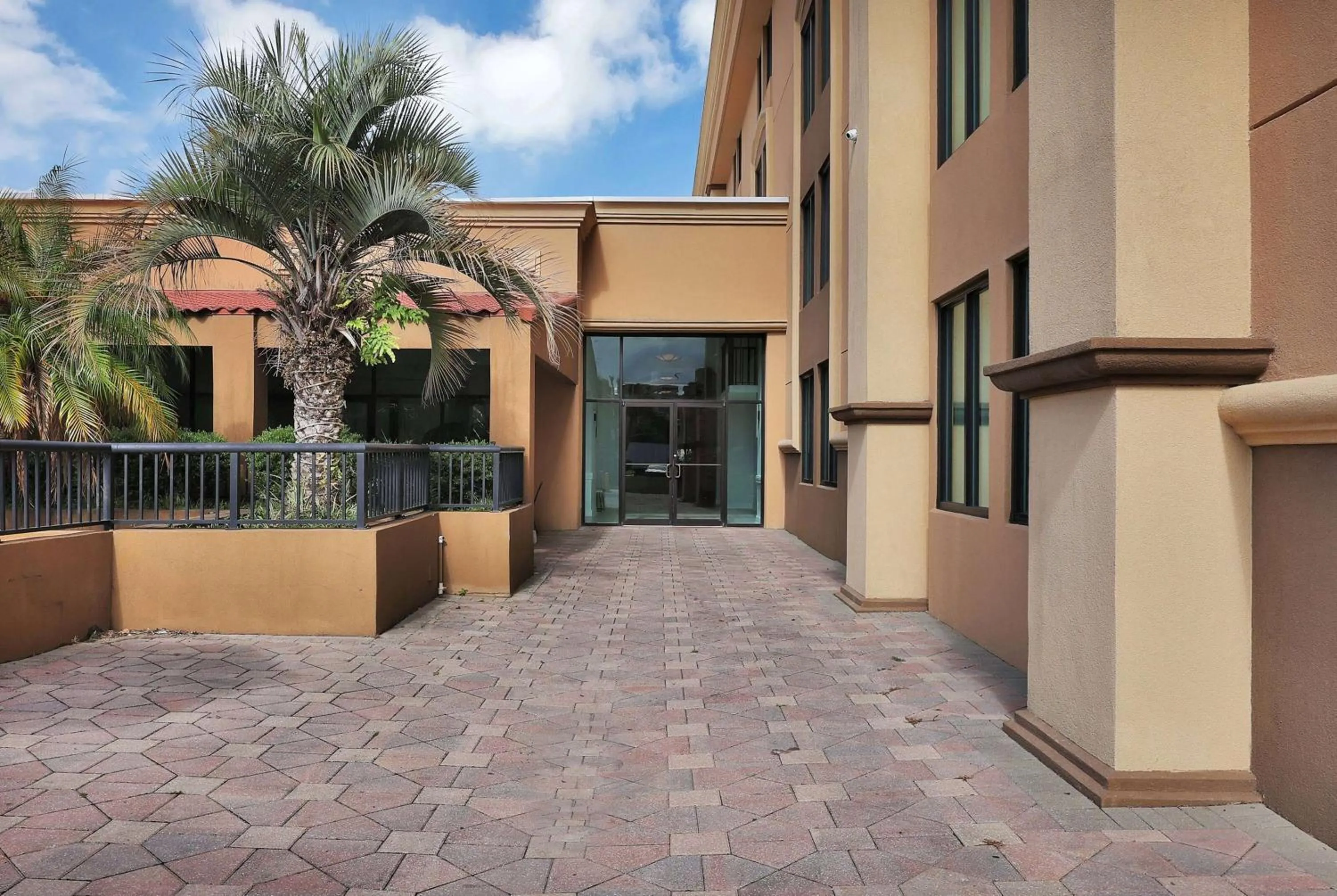 Property building in Ramada by Wyndham Jacksonville I-95 by Butler Blvd