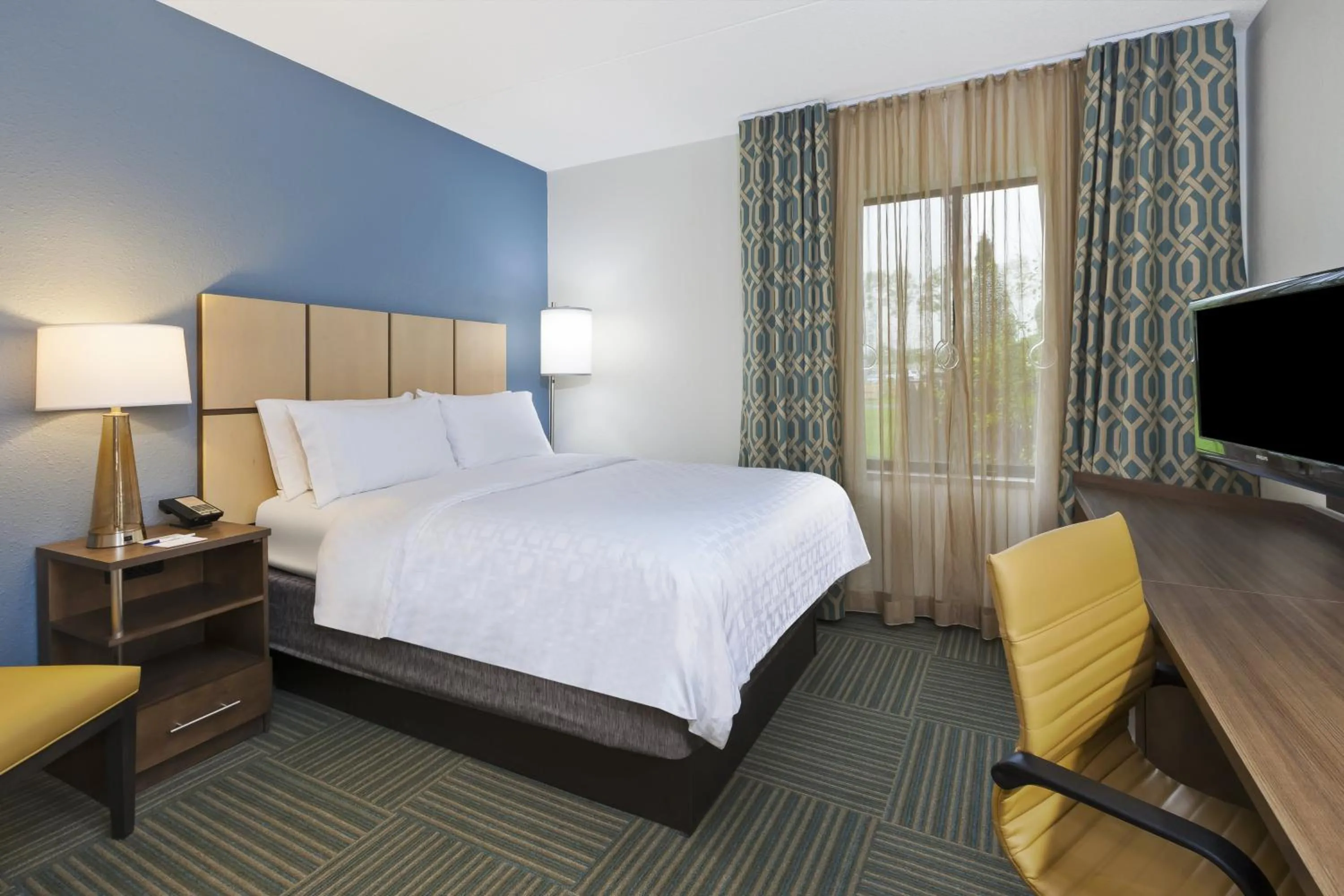 Photo of the whole room, Bed in Candlewood Suites Grand Rapids Airport by IHG