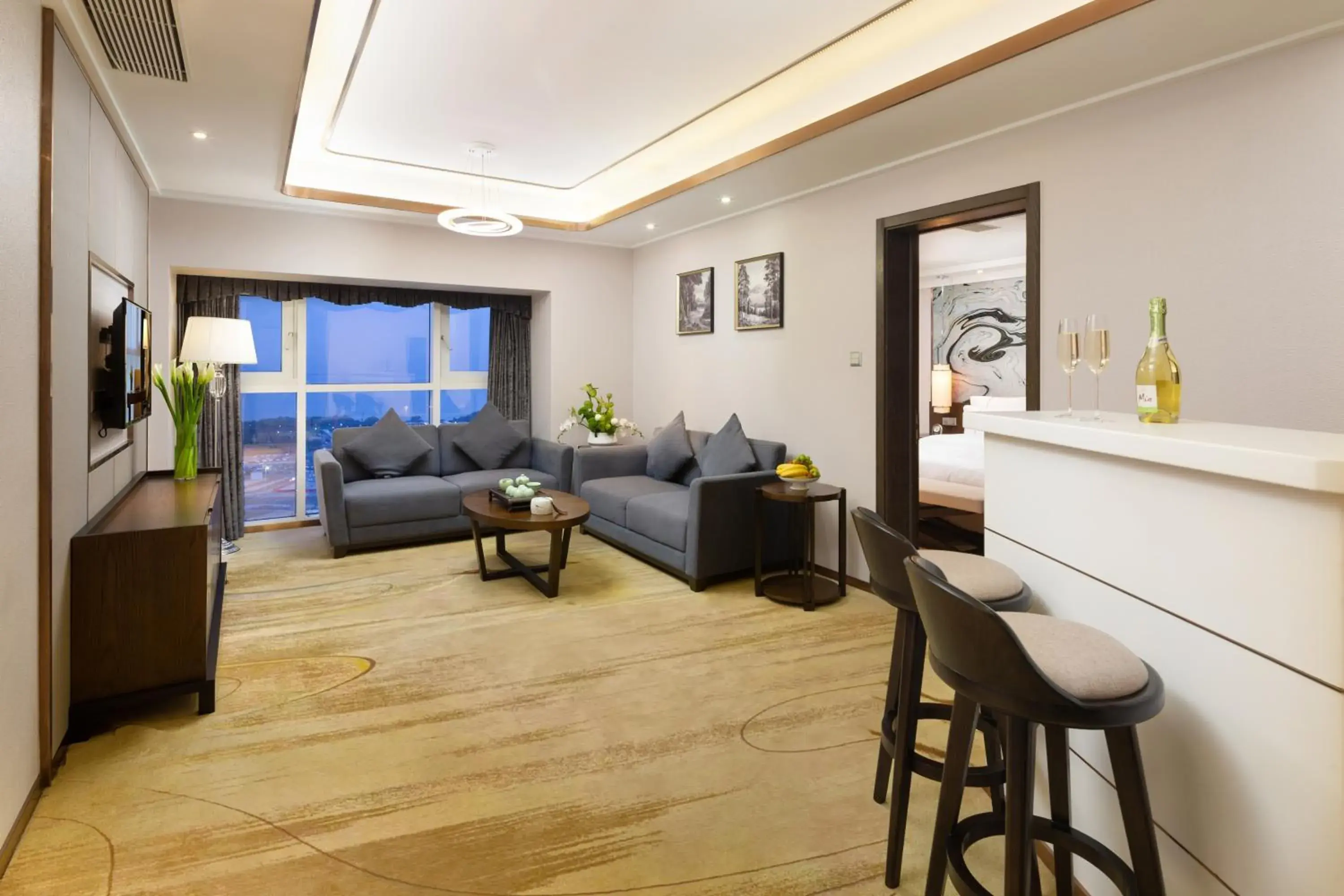 Two-Bedroom Suite with two breakfast in Shenzhen Bay Hisoar Hotel Two-Bedroom Suite with two breakfast in Shenzhen Bay Hisoar Hotel