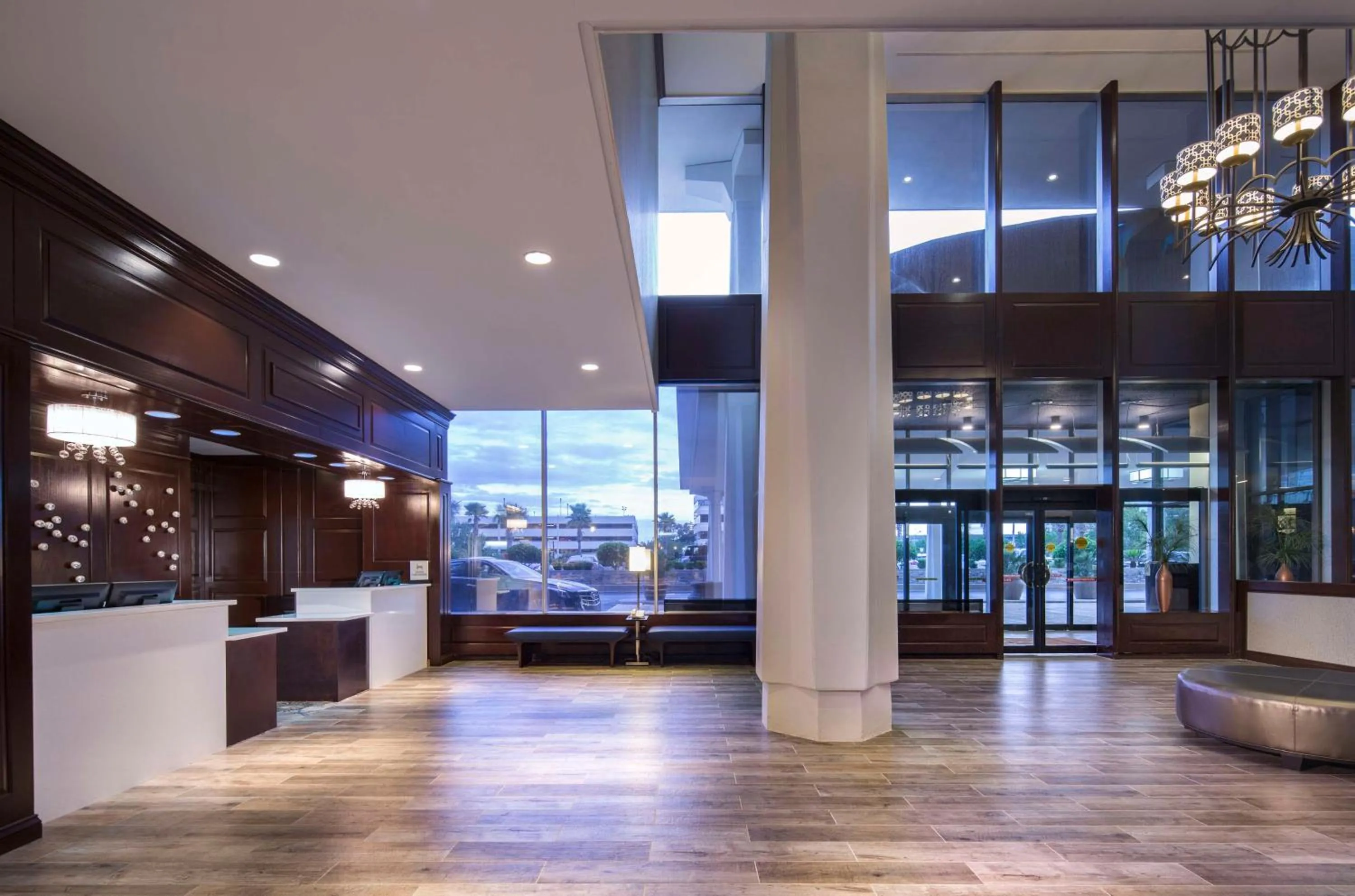 Lobby or reception in DoubleTree by Hilton Jacksonville Riverfront, FL