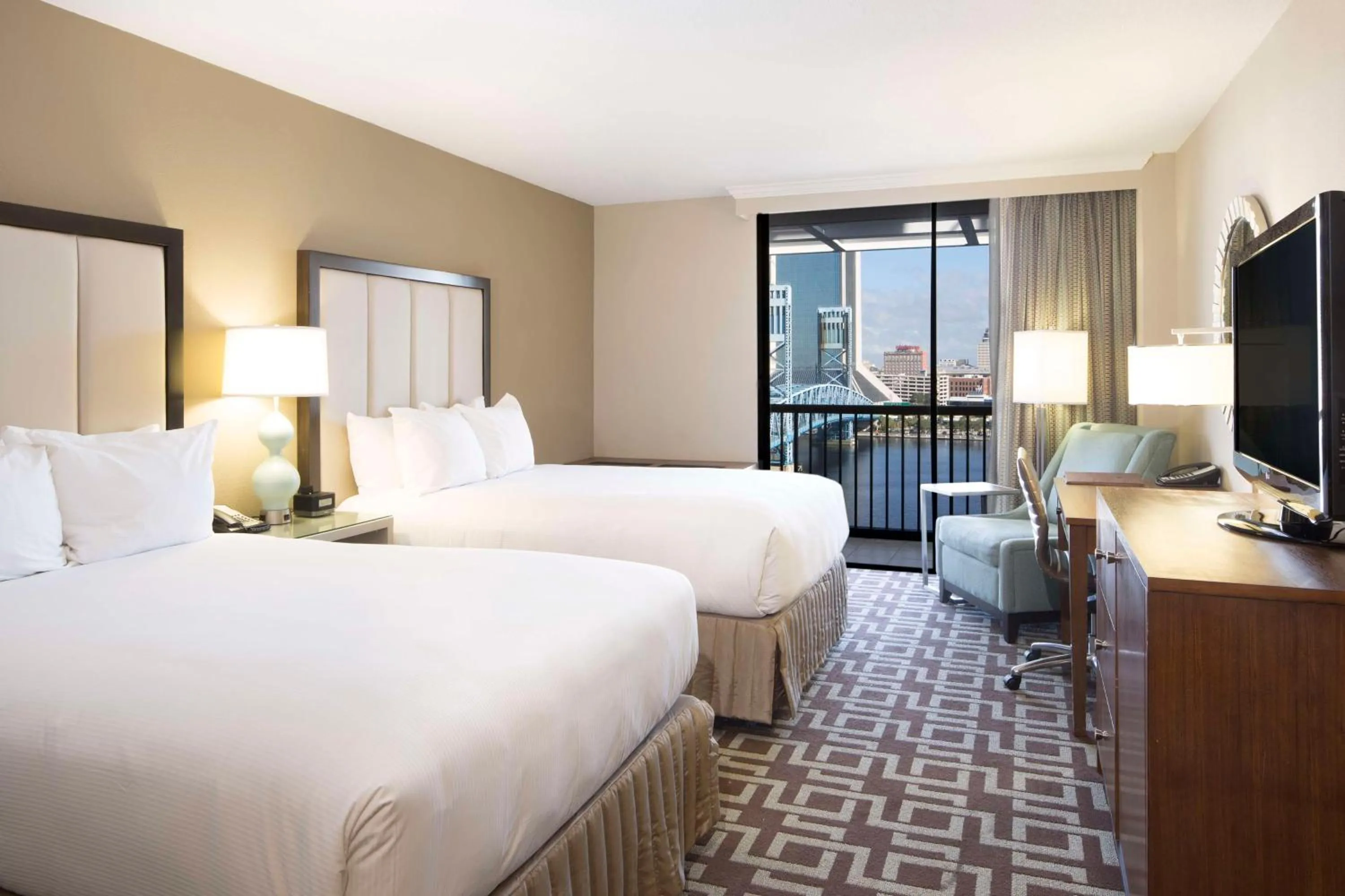 Bed in DoubleTree by Hilton Jacksonville Riverfront, FL