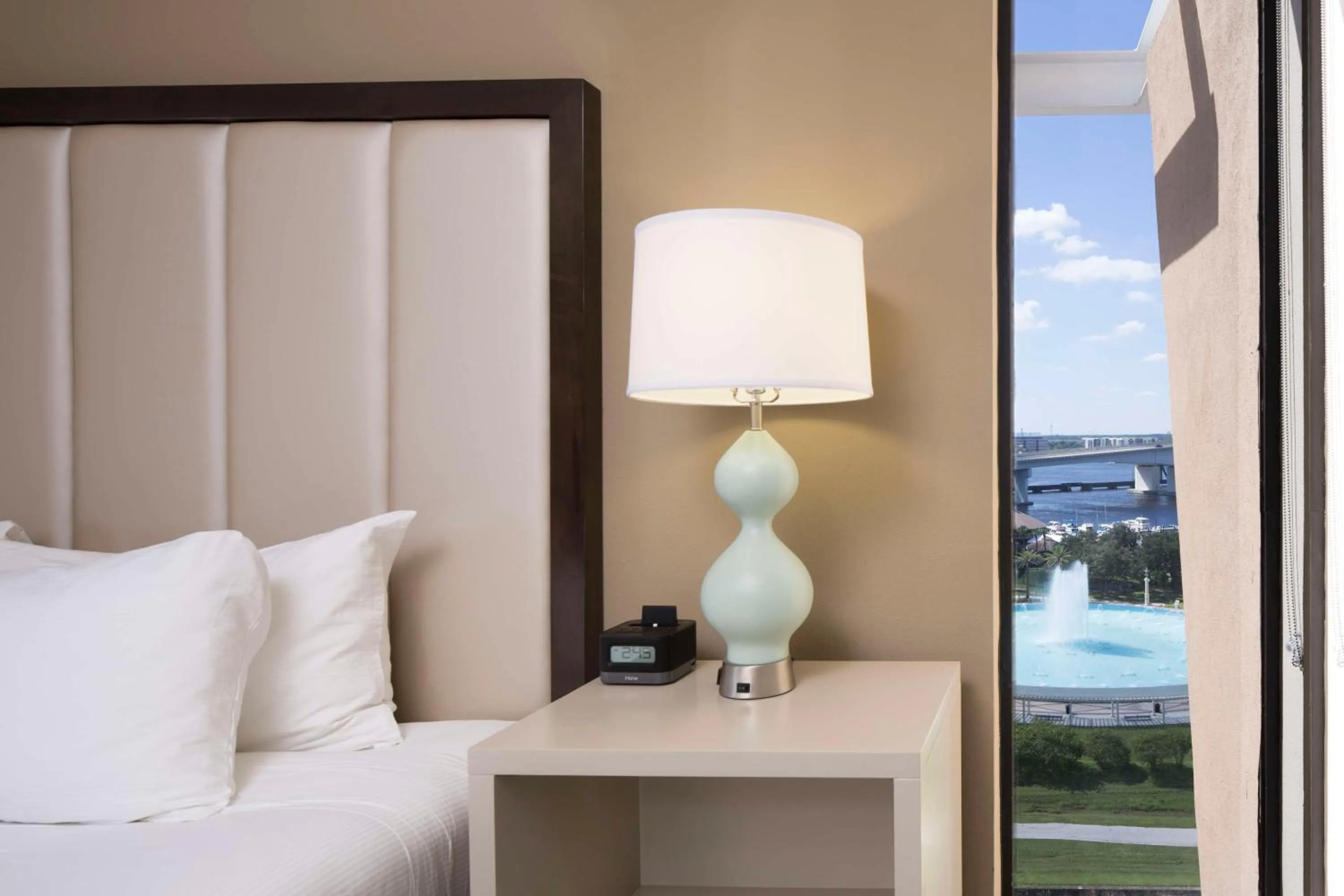 Bed in DoubleTree by Hilton Jacksonville Riverfront, FL