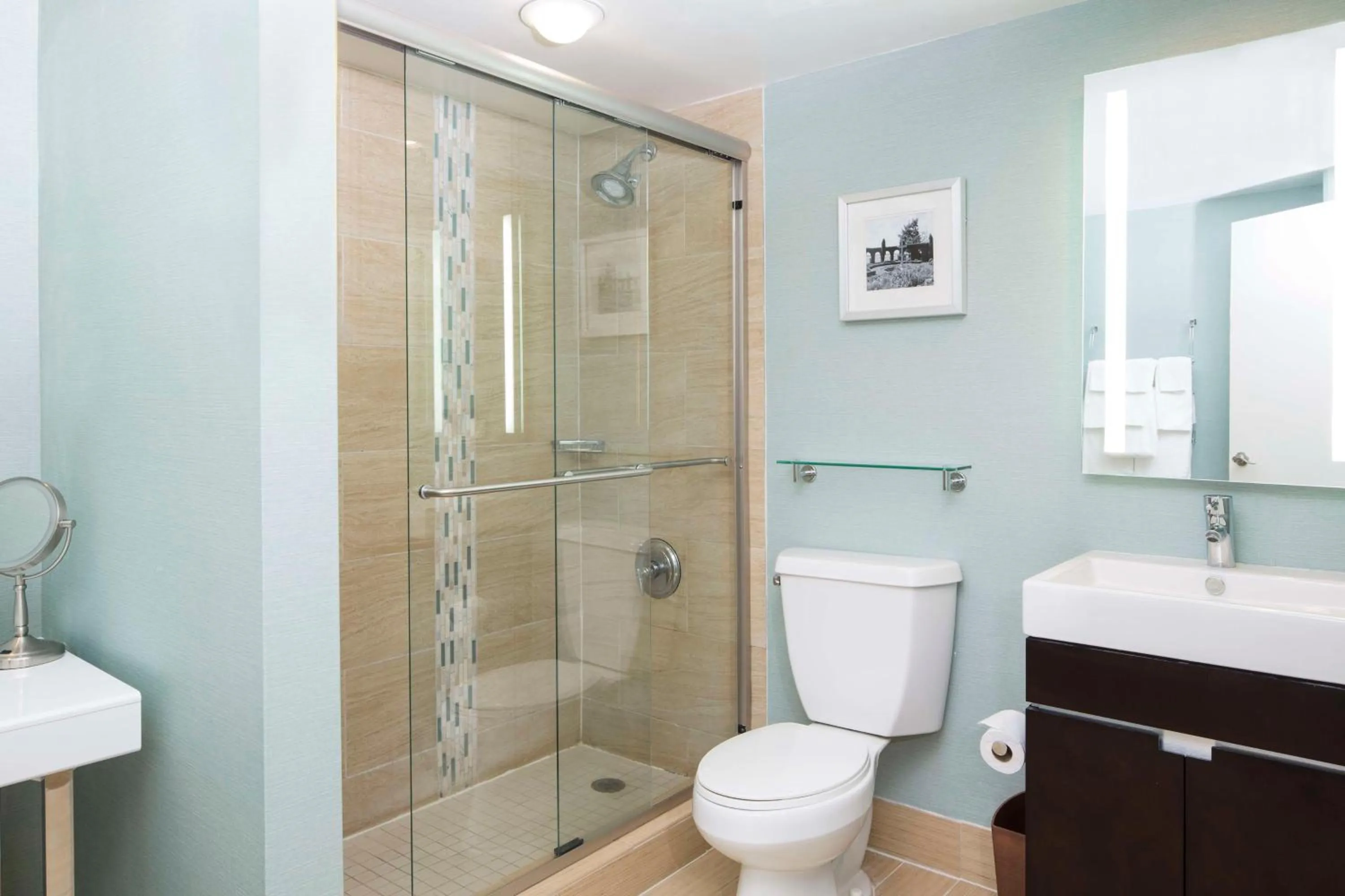 Bed in DoubleTree by Hilton Jacksonville Riverfront, FL