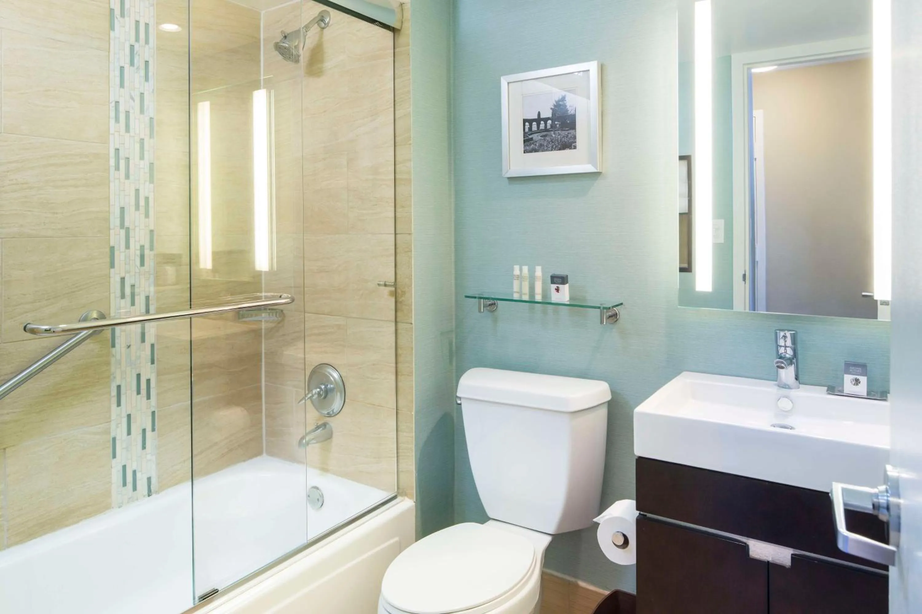 Bathroom in DoubleTree by Hilton Jacksonville Riverfront, FL