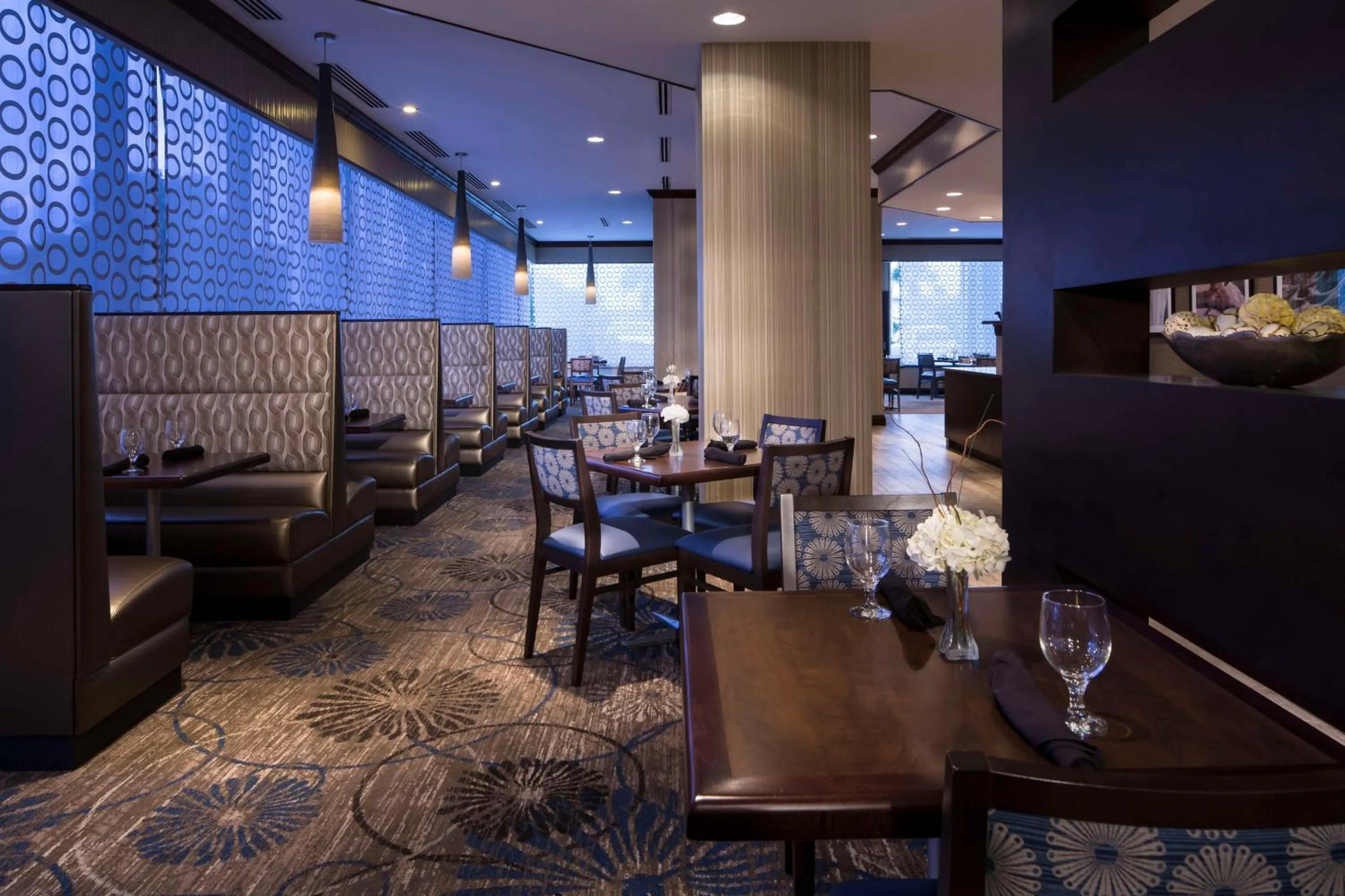 Restaurant/places to eat in DoubleTree by Hilton Jacksonville Riverfront, FL