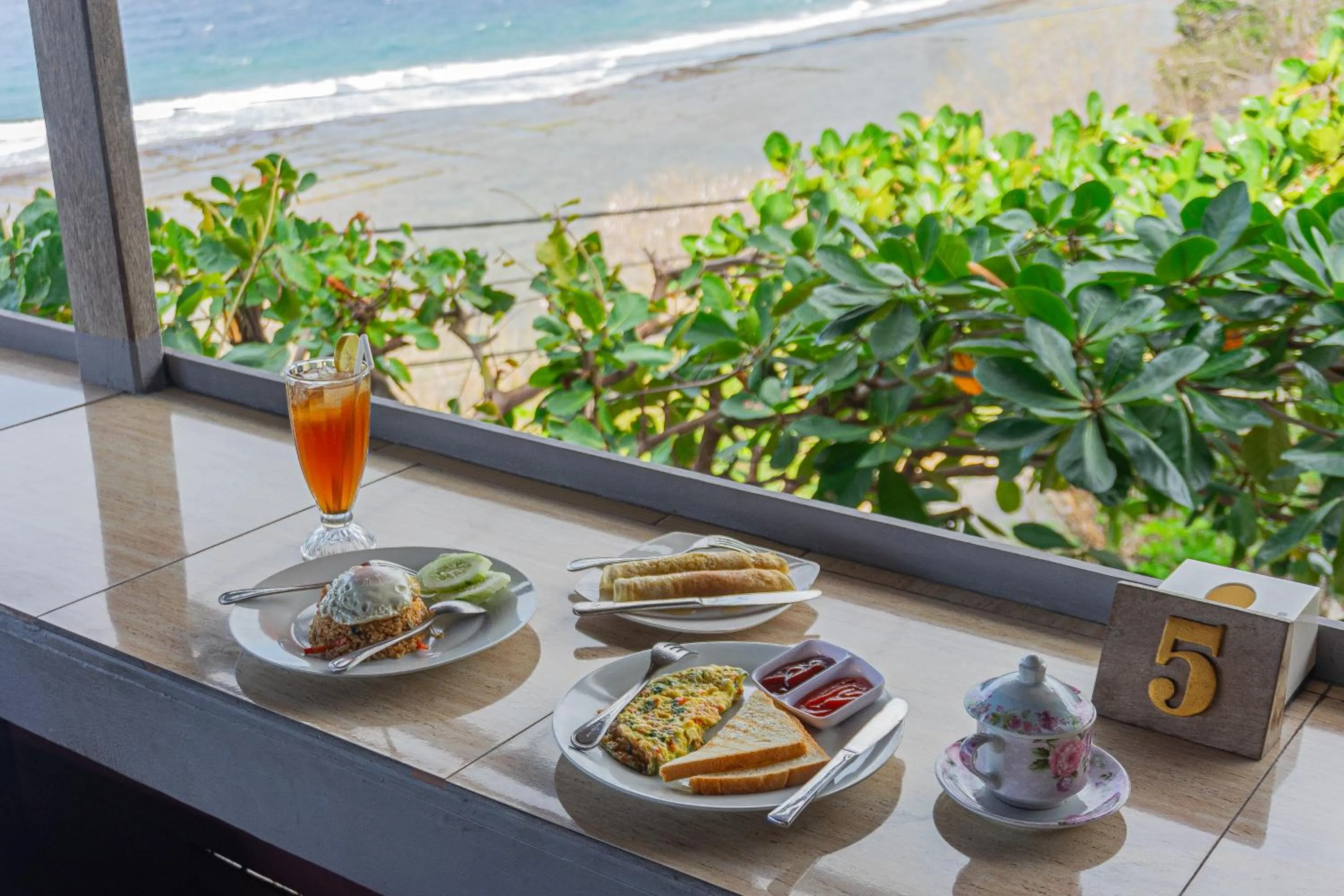 Day in Manta Cottages with Sea View