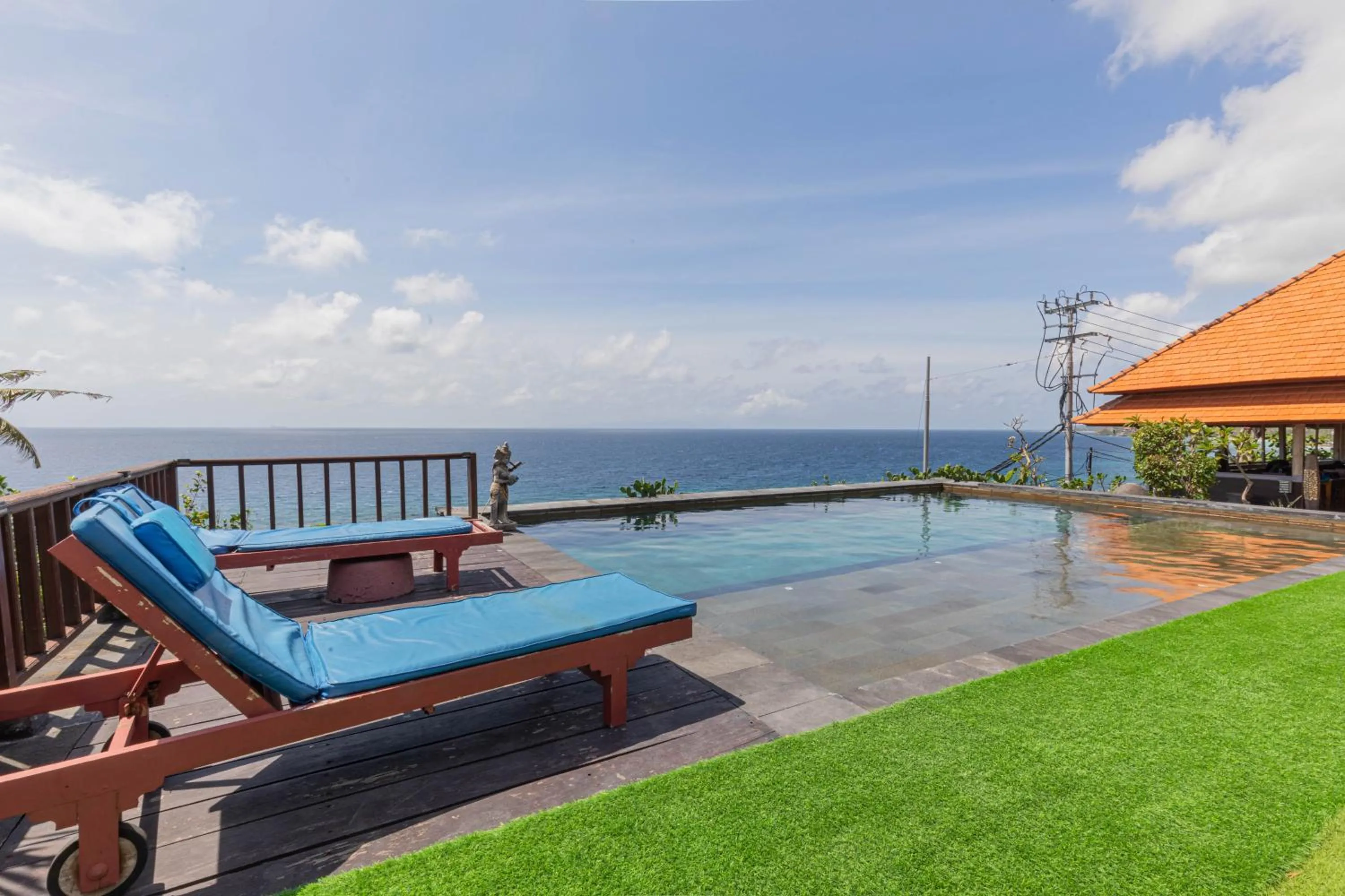 Pool view in Manta Cottages with Sea View